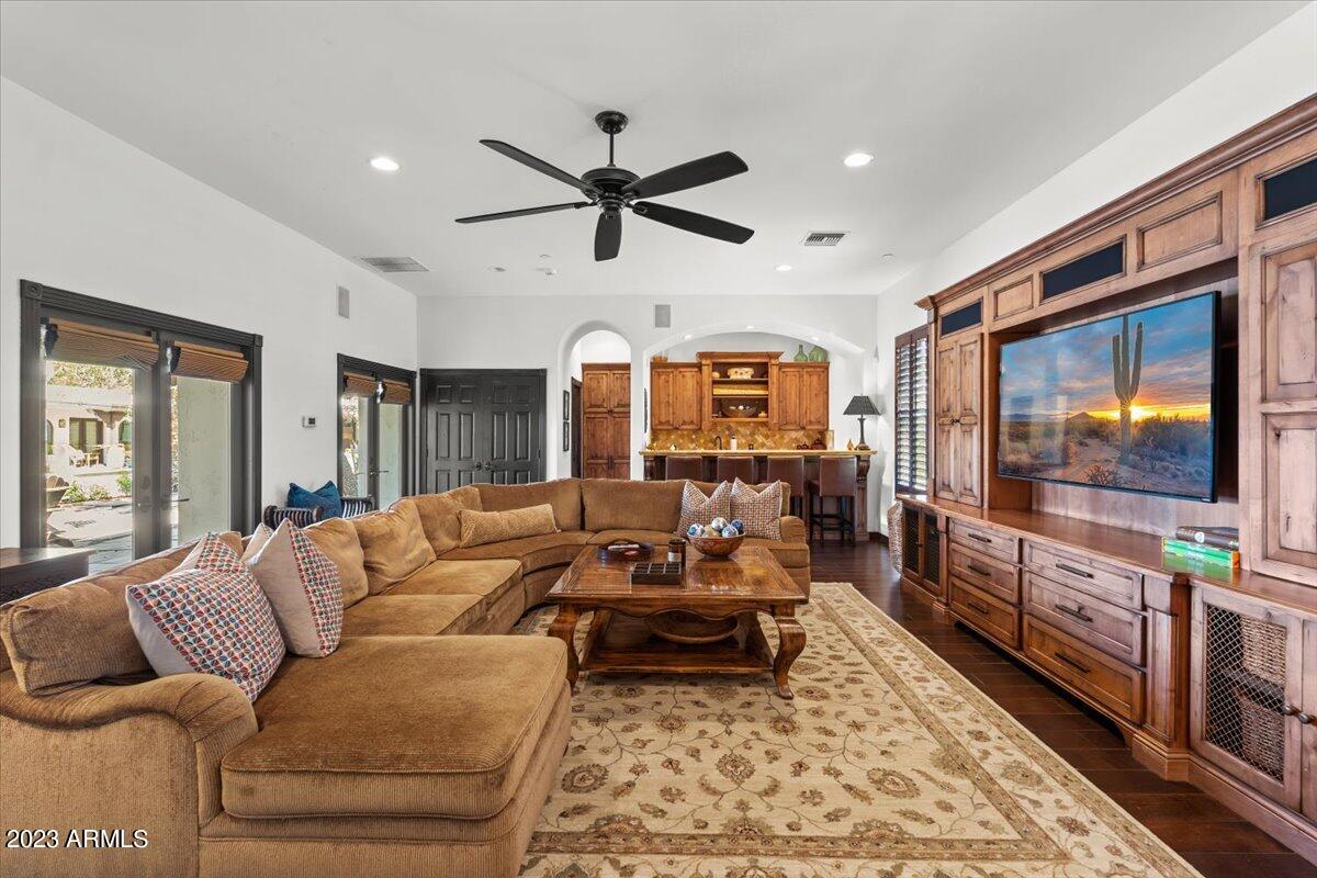 PARADISE VALLEY FARMS - Residential