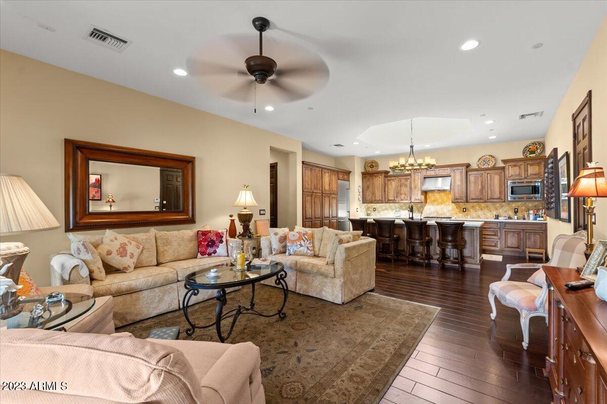 PARADISE VALLEY FARMS - Residential