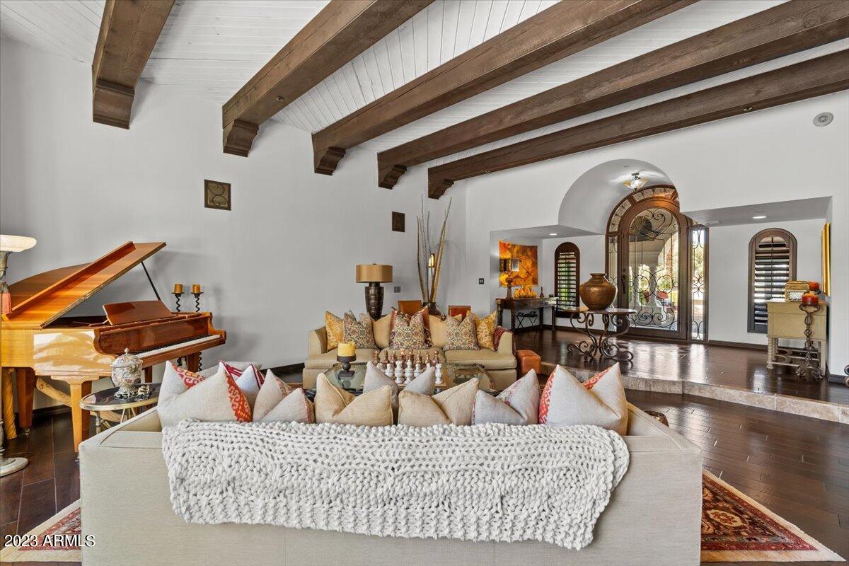 PARADISE VALLEY FARMS - Residential