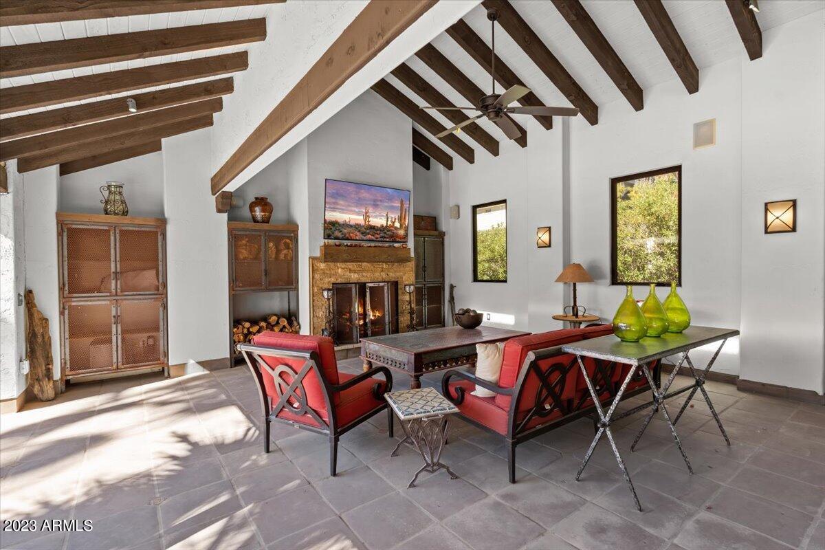 PARADISE VALLEY FARMS - Residential