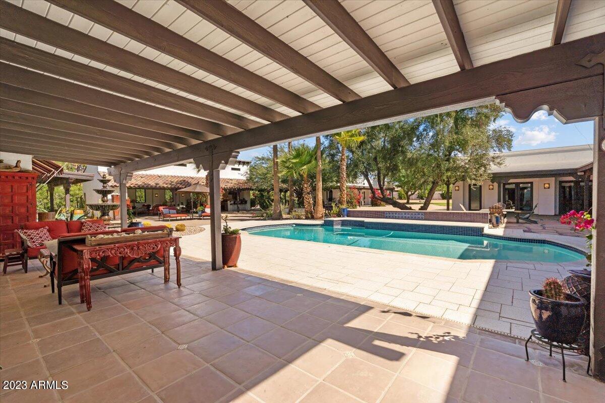 PARADISE VALLEY FARMS - Residential