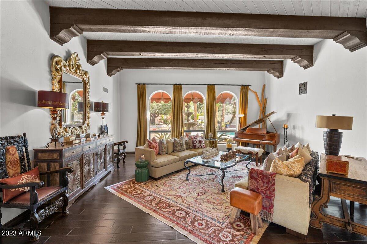 PARADISE VALLEY FARMS - Residential