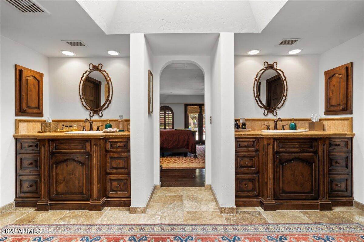 PARADISE VALLEY FARMS - Residential