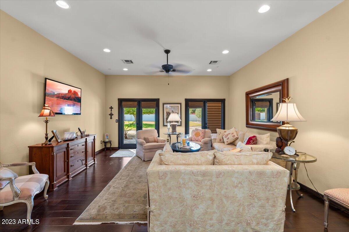 PARADISE VALLEY FARMS - Residential