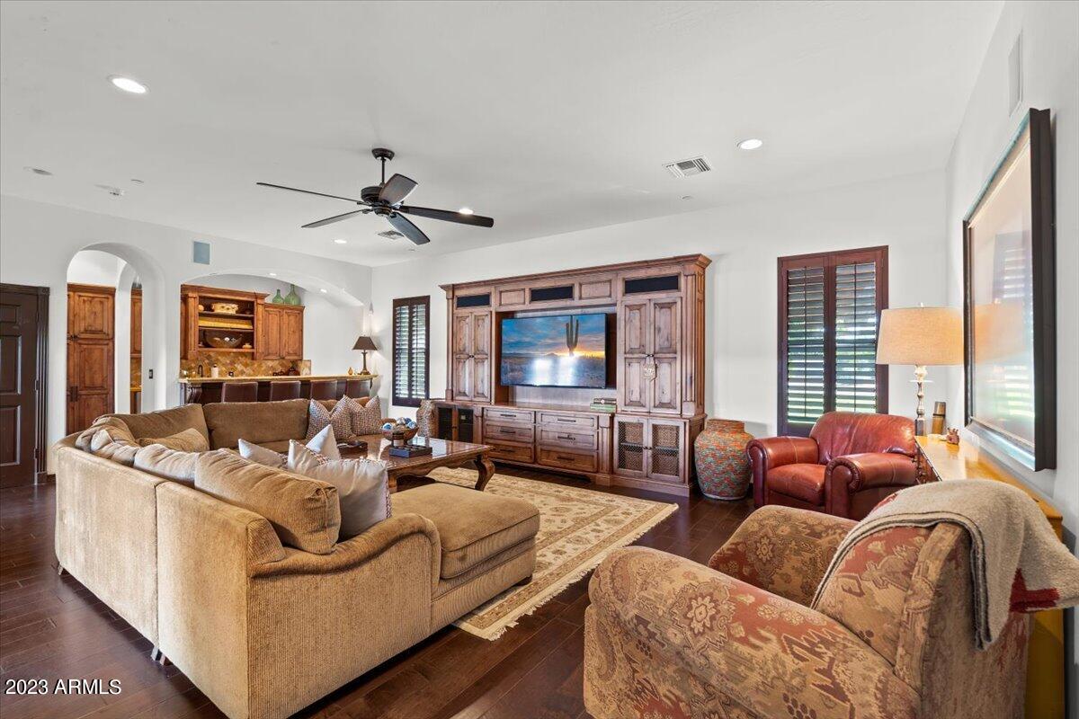 PARADISE VALLEY FARMS - Residential