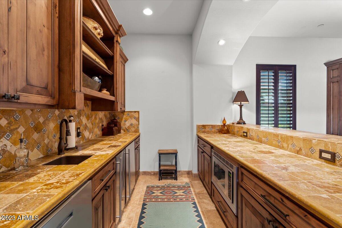 PARADISE VALLEY FARMS - Residential