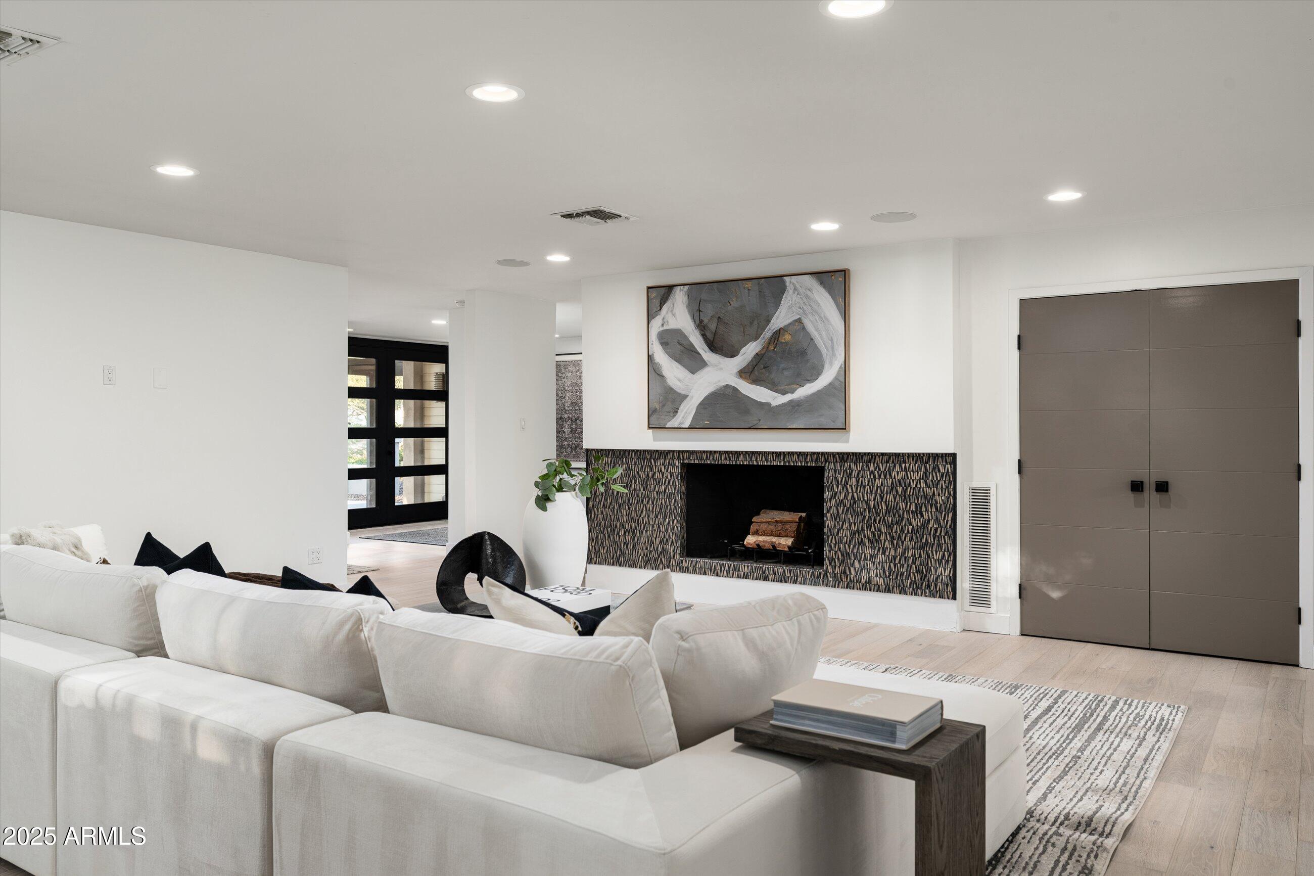 CAMELBACK SIERRA - Residential