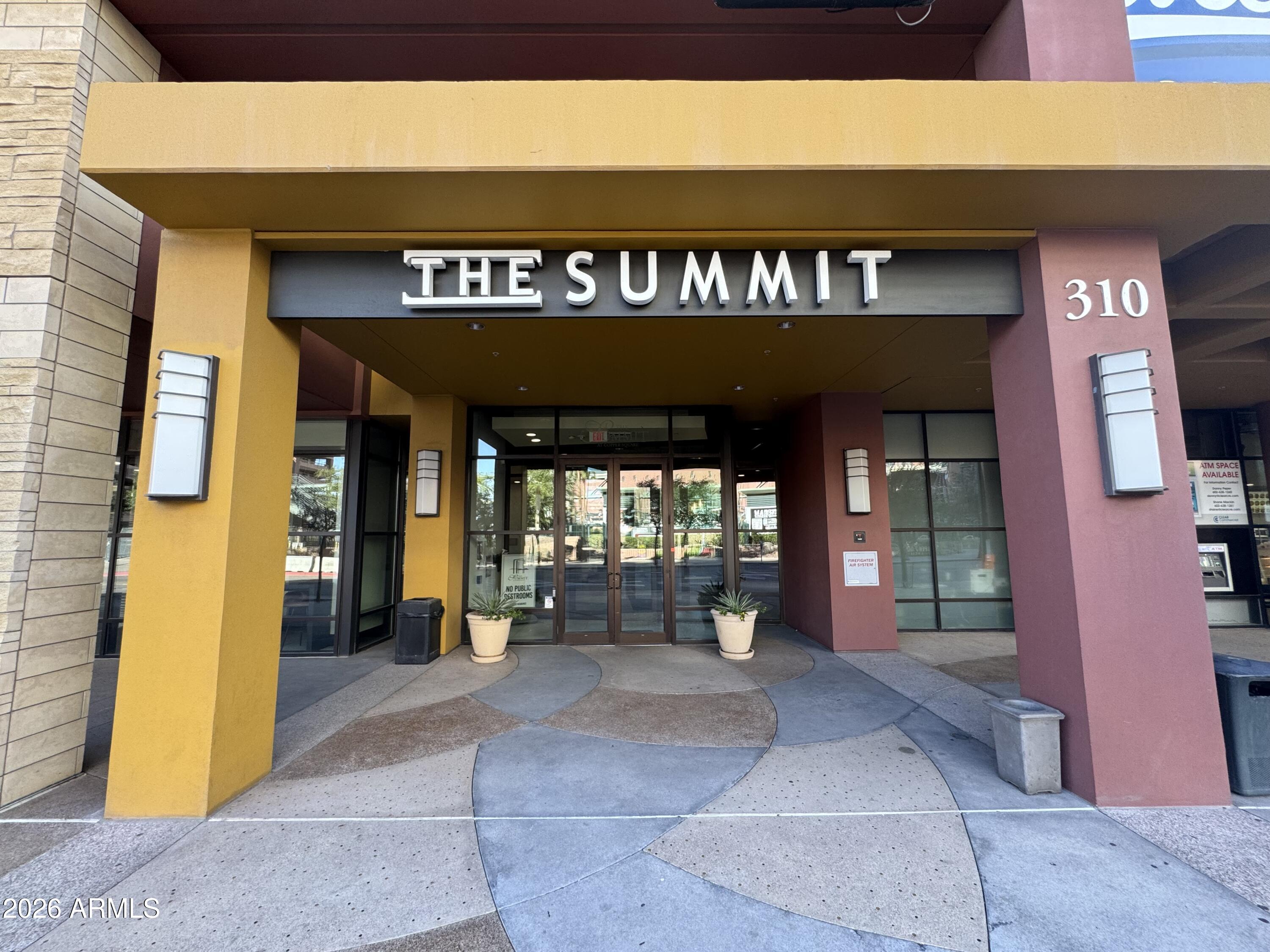 The Summit is nestled between the Dback's Field and the Suns arena.  This highly desirable east facing, 1.5 bedroom is one not to be missed.  The Summit is close to the light rail, restaurants, Herberger theatre, Phoenix Symphony, sky harbor airport and many more.  Recently remodeled lobby with pool, bbq and exercise room