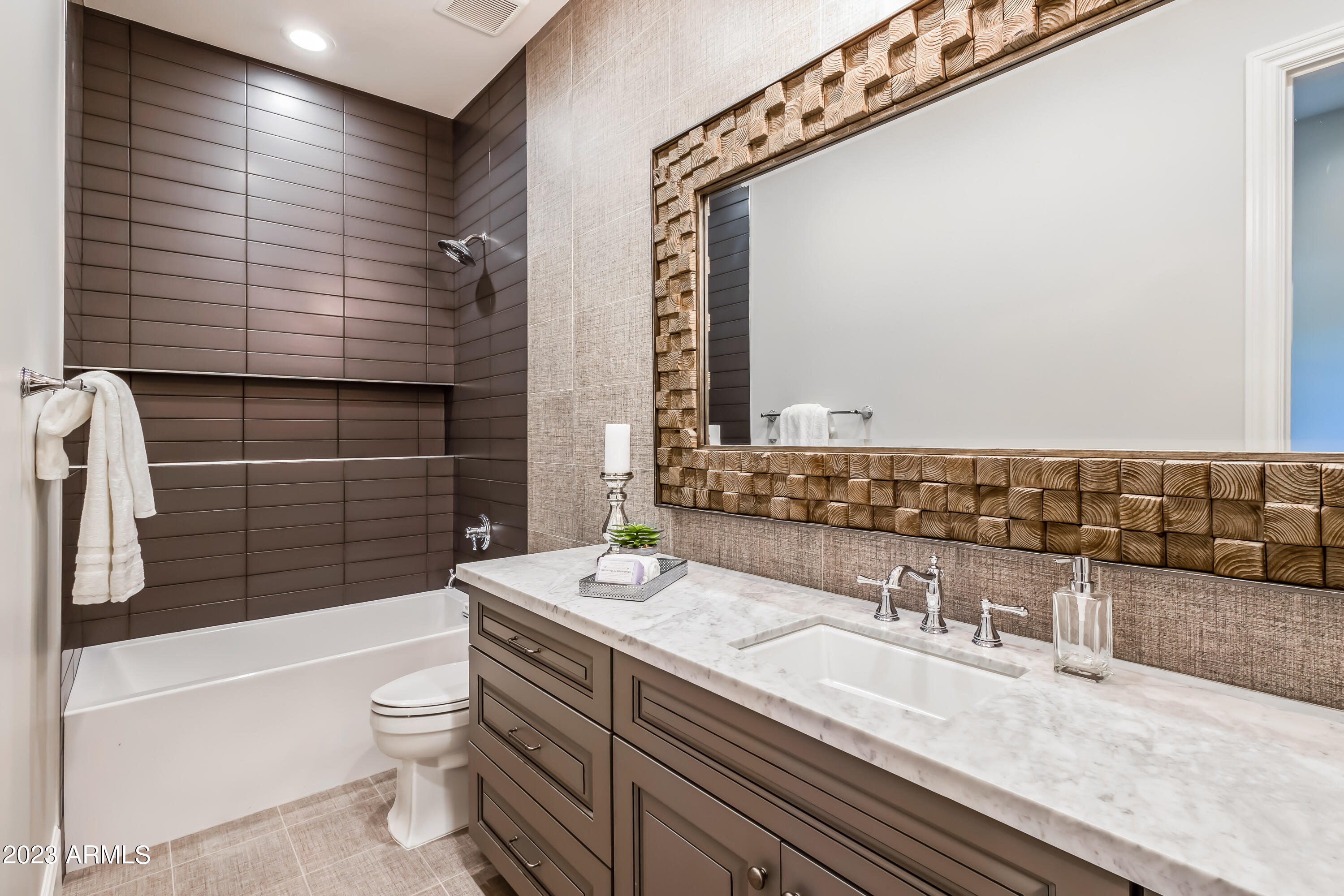 GROSSE POINTE HIGHLANDS - Residential