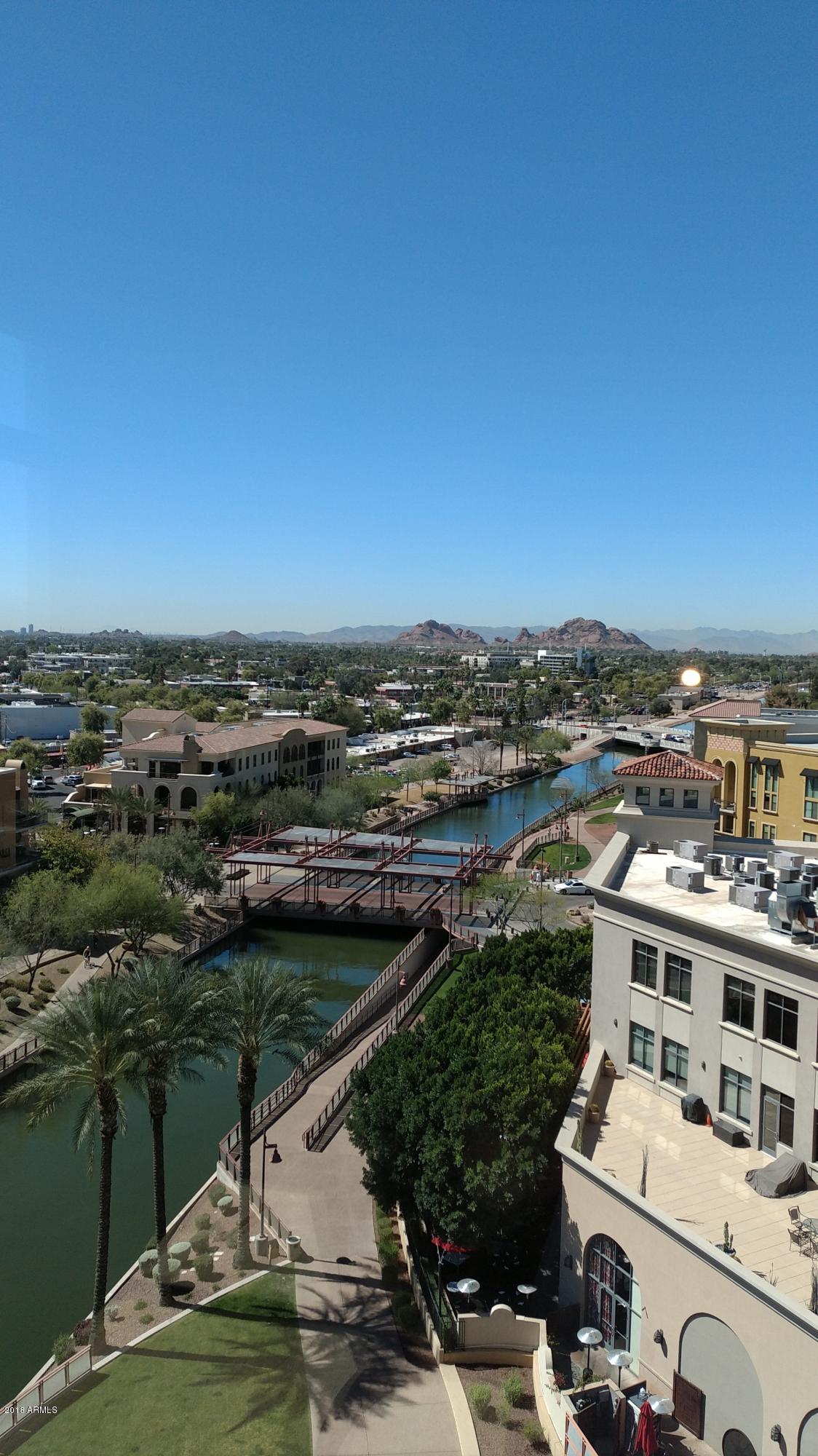 SCOTTSDALE WATERFRONT - Residential