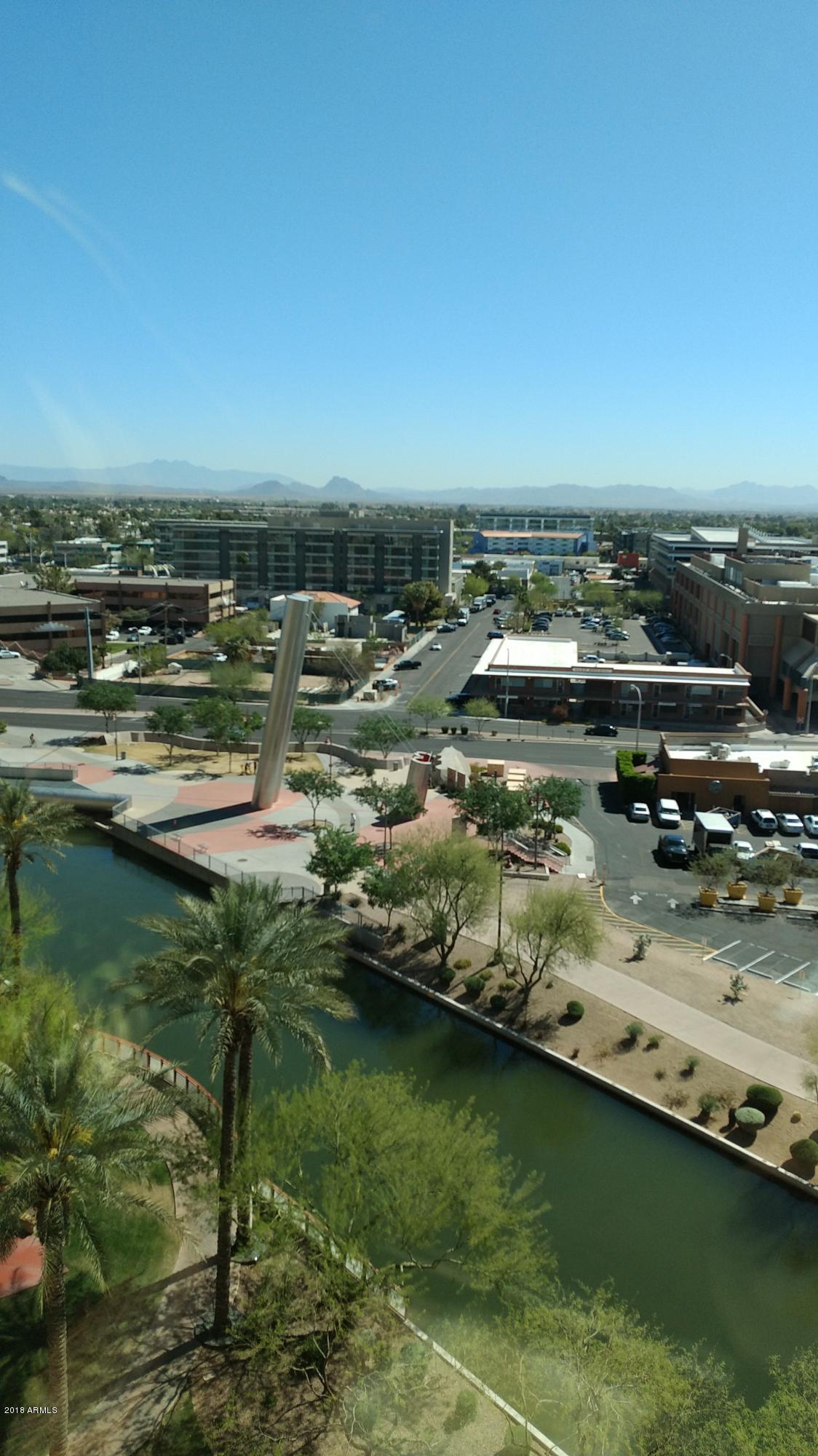 SCOTTSDALE WATERFRONT - Residential