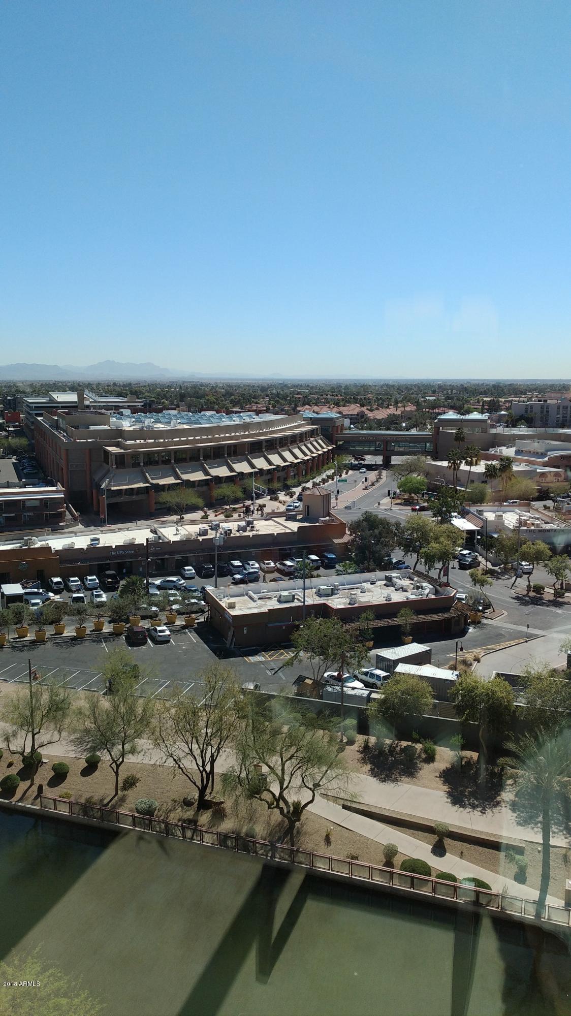 SCOTTSDALE WATERFRONT - Residential