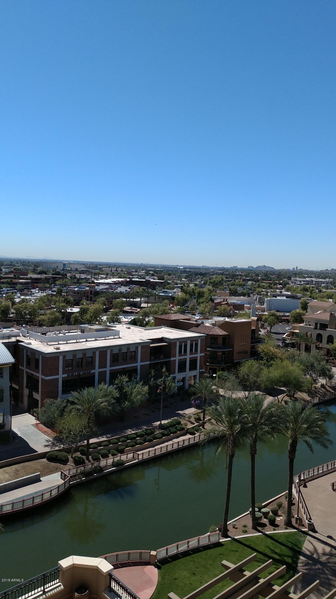 SCOTTSDALE WATERFRONT - Residential
