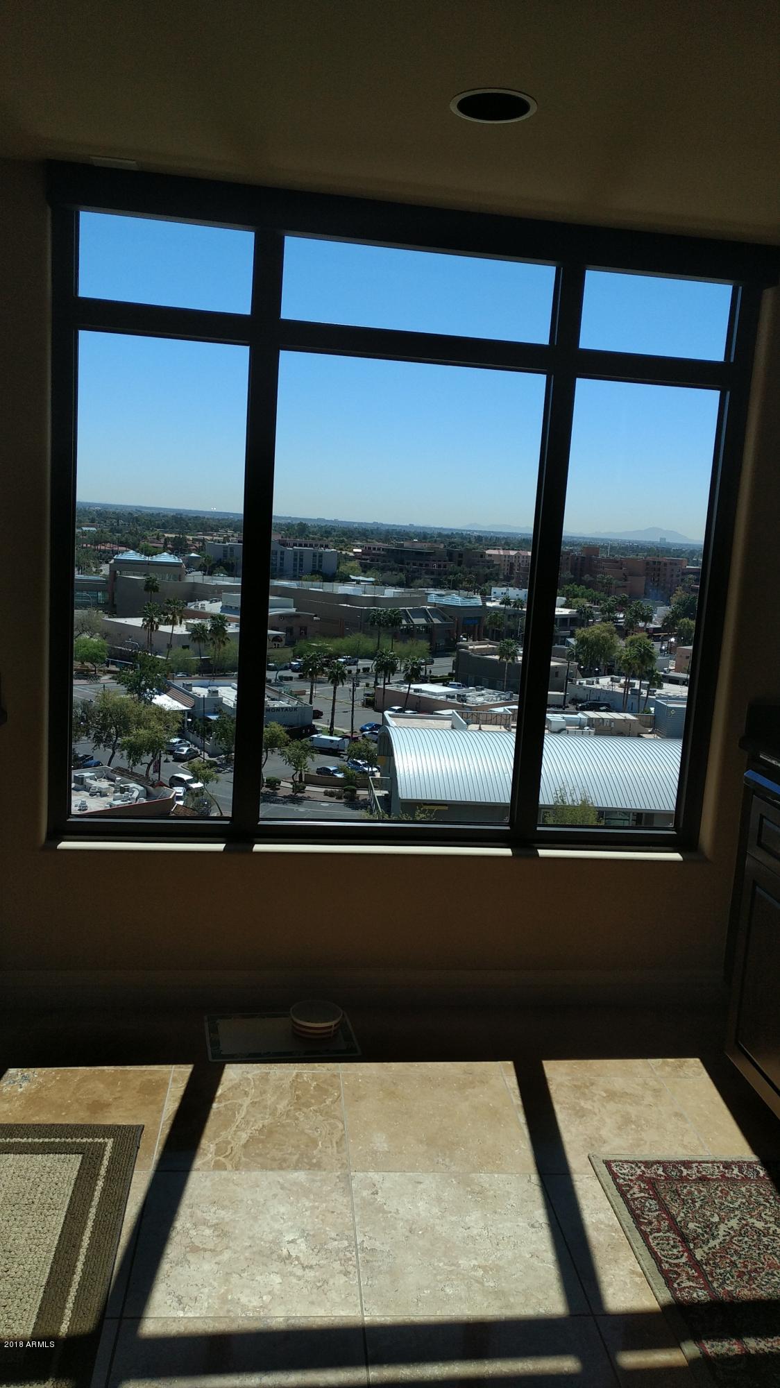 SCOTTSDALE WATERFRONT - Residential