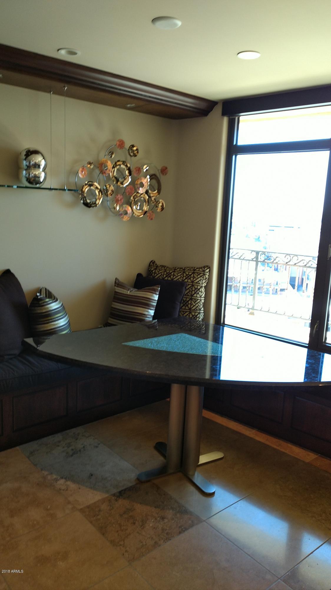 SCOTTSDALE WATERFRONT - Residential