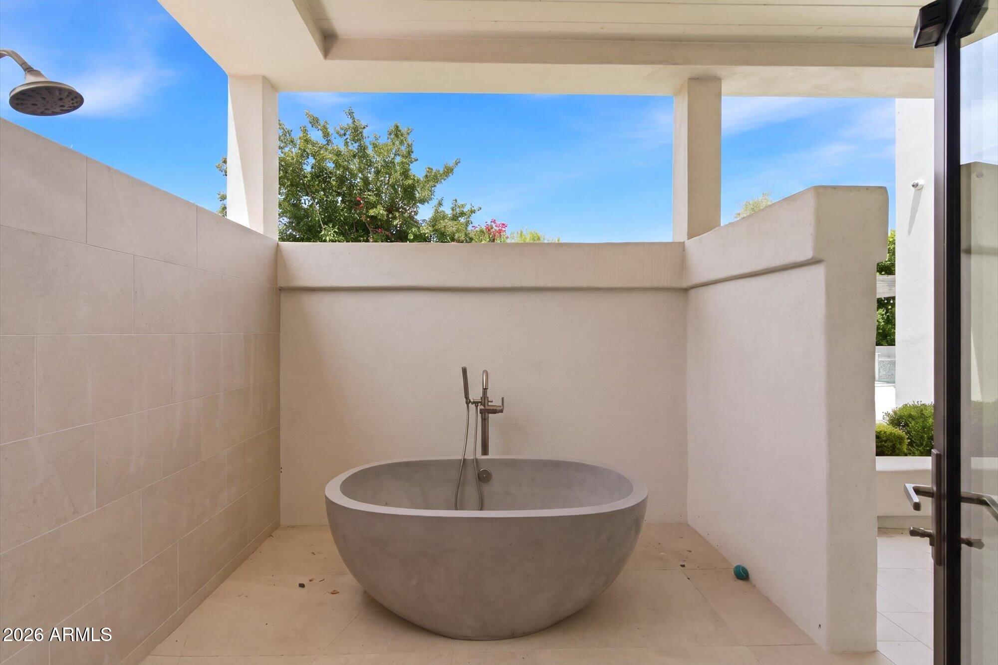 DEL PRADO - Residential