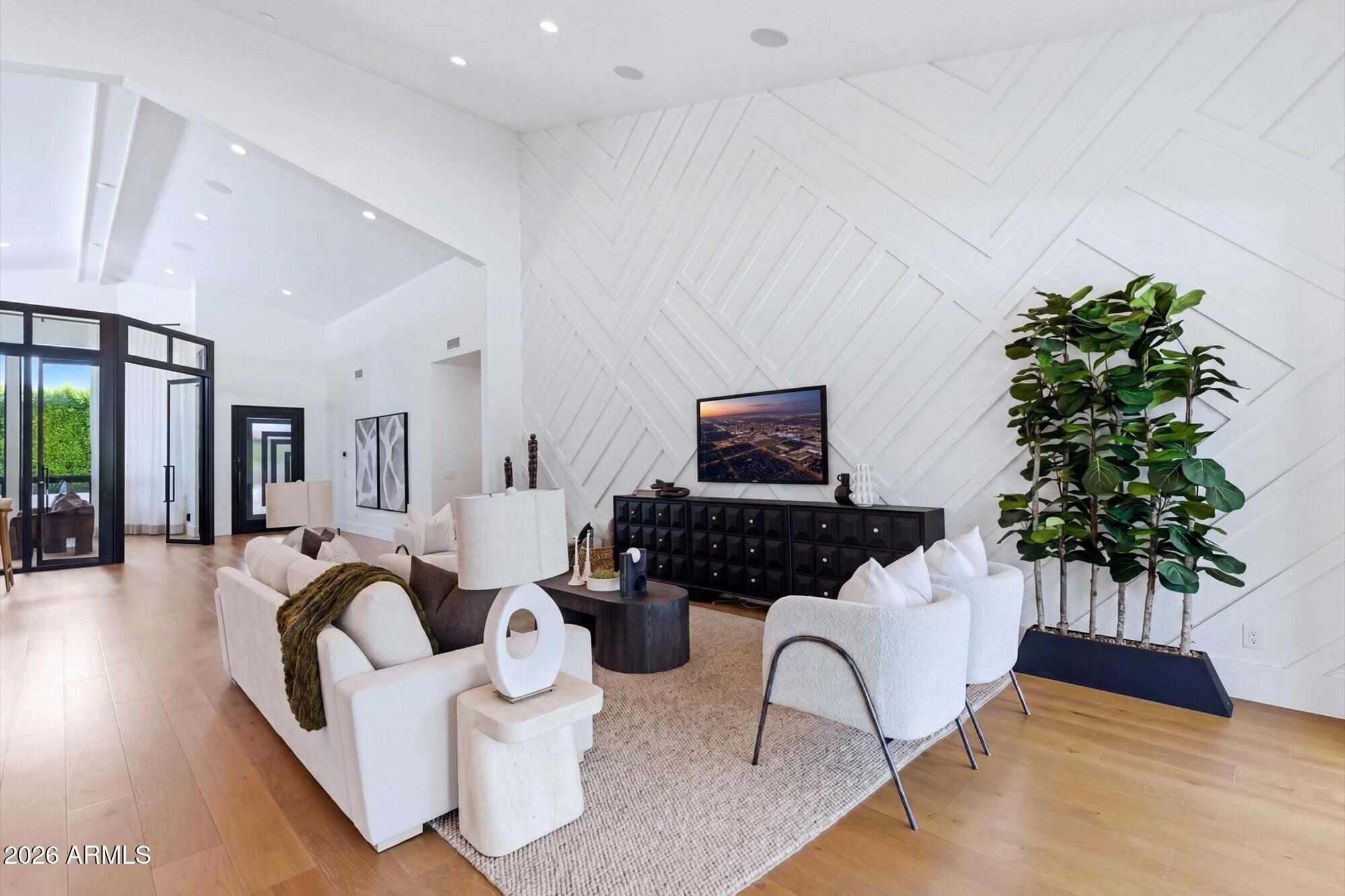 DEL PRADO - Residential