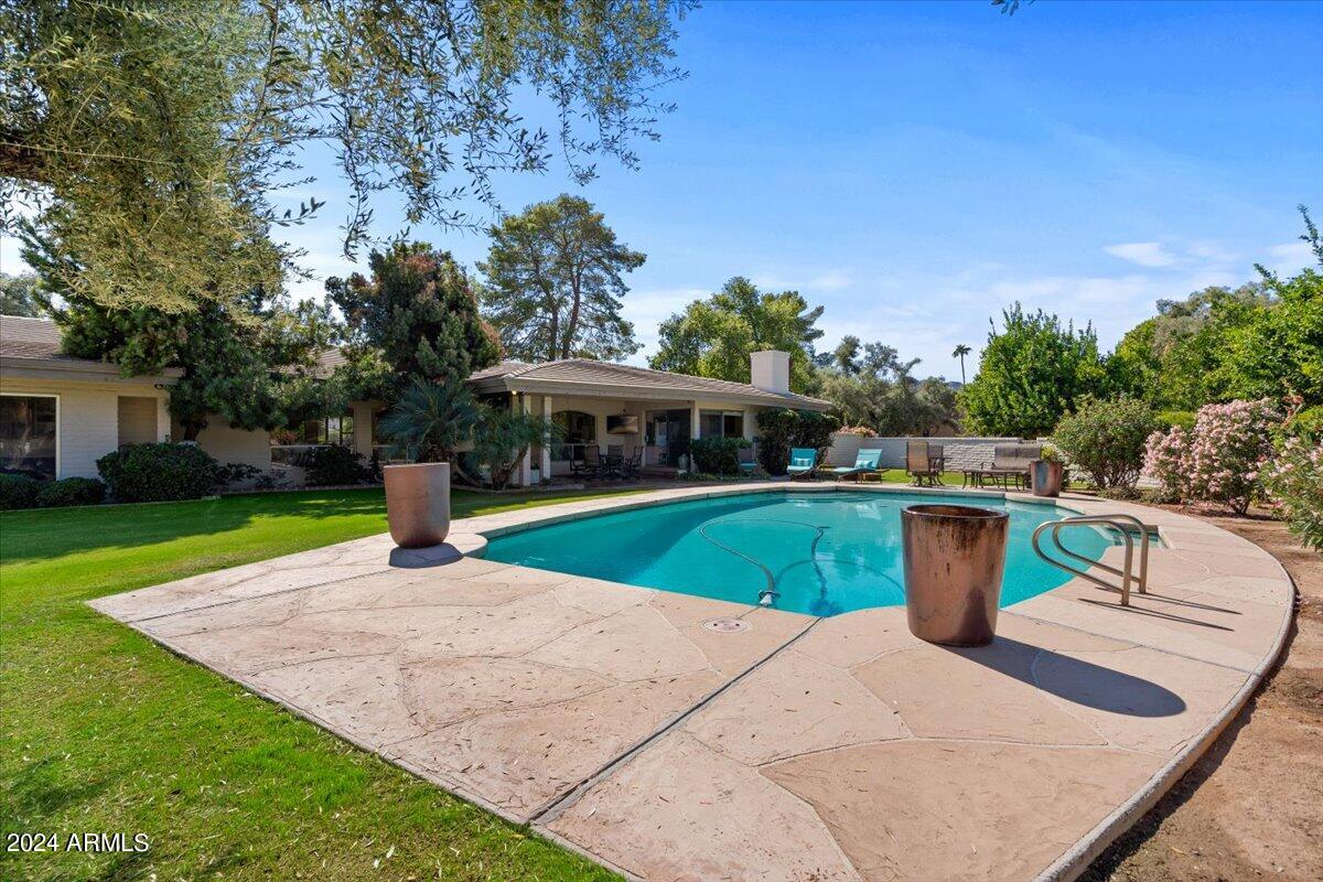 CAMELBACK COUNTRY CLUB ESTATES - Residential