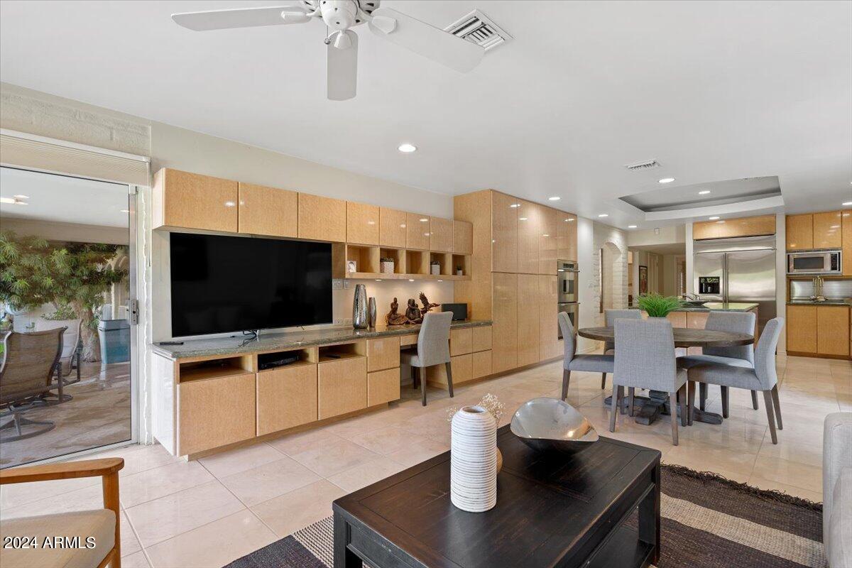 CAMELBACK COUNTRY CLUB ESTATES - Residential