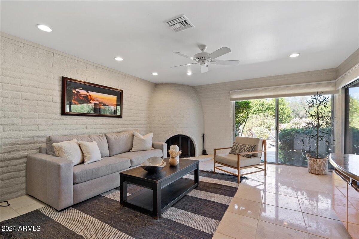 CAMELBACK COUNTRY CLUB ESTATES - Residential