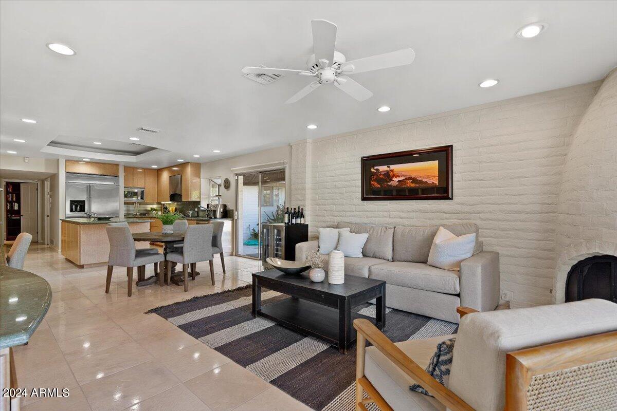 CAMELBACK COUNTRY CLUB ESTATES - Residential