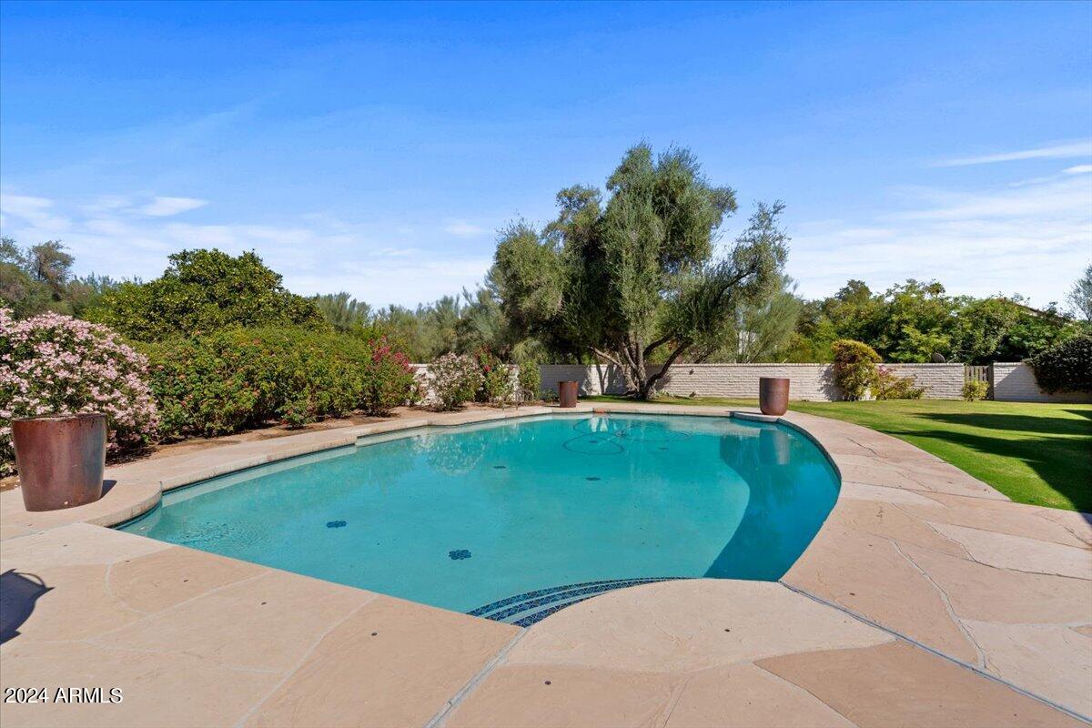 CAMELBACK COUNTRY CLUB ESTATES - Residential