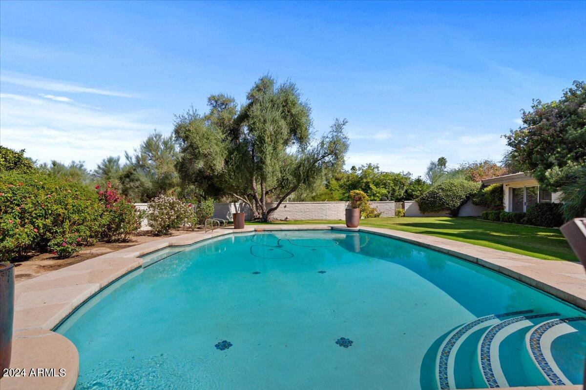 CAMELBACK COUNTRY CLUB ESTATES - Residential
