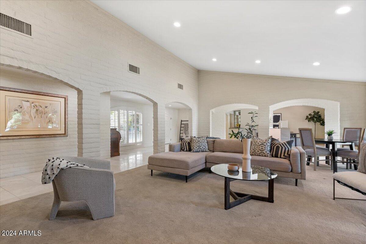 CAMELBACK COUNTRY CLUB ESTATES - Residential