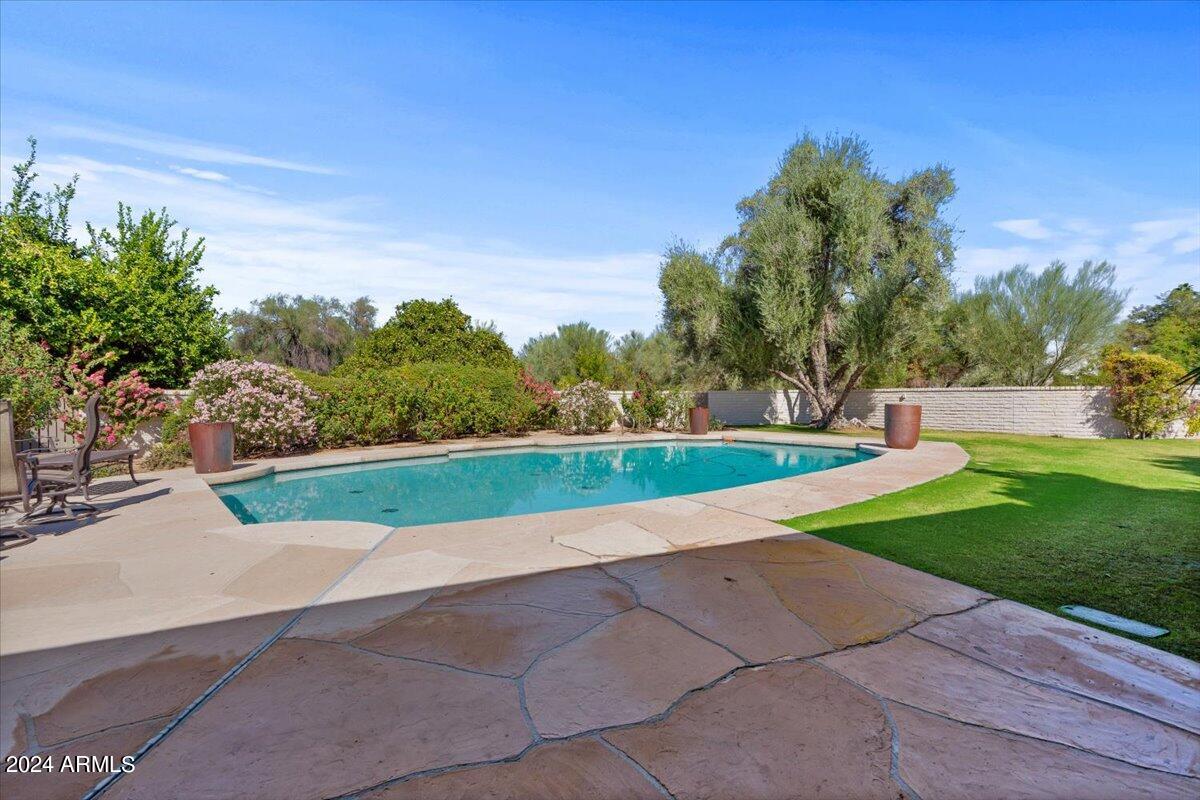 CAMELBACK COUNTRY CLUB ESTATES - Residential