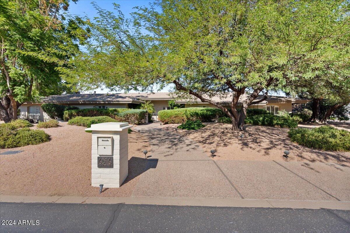 CAMELBACK COUNTRY CLUB ESTATES - Residential