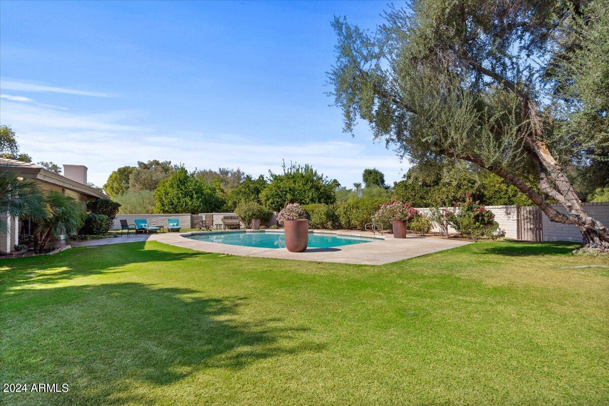 CAMELBACK COUNTRY CLUB ESTATES - Residential