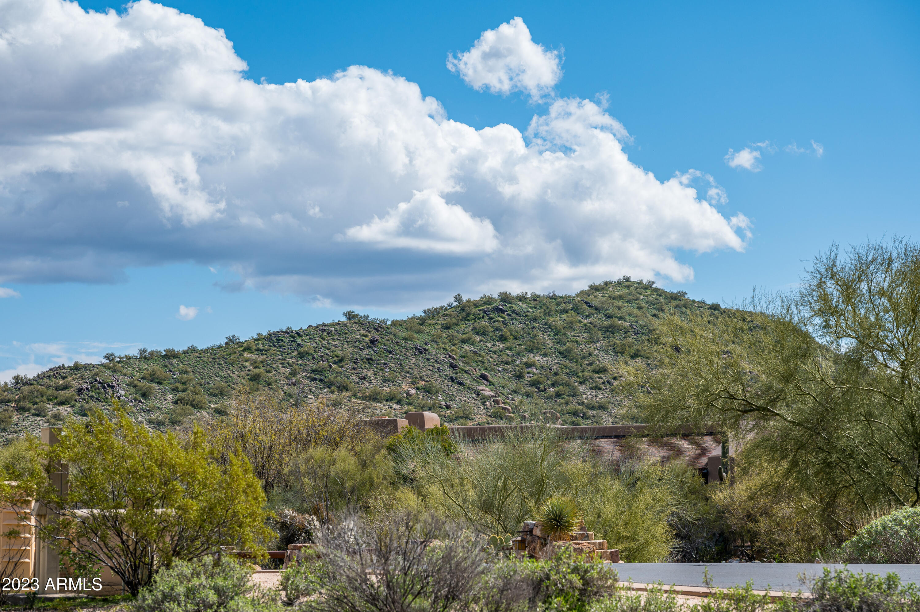 WHISPER ROCK - Residential