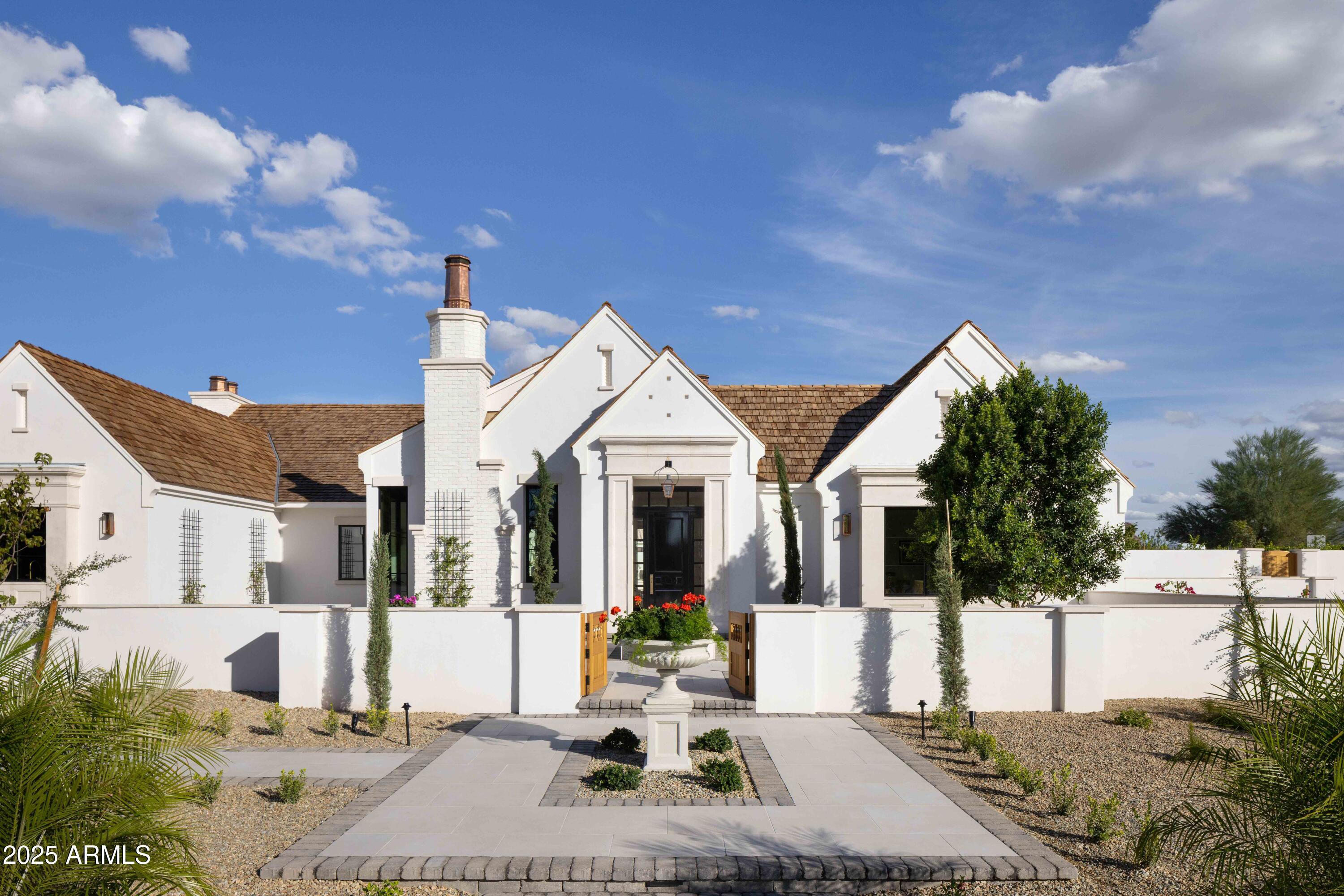 STANFORD COURT - Residential