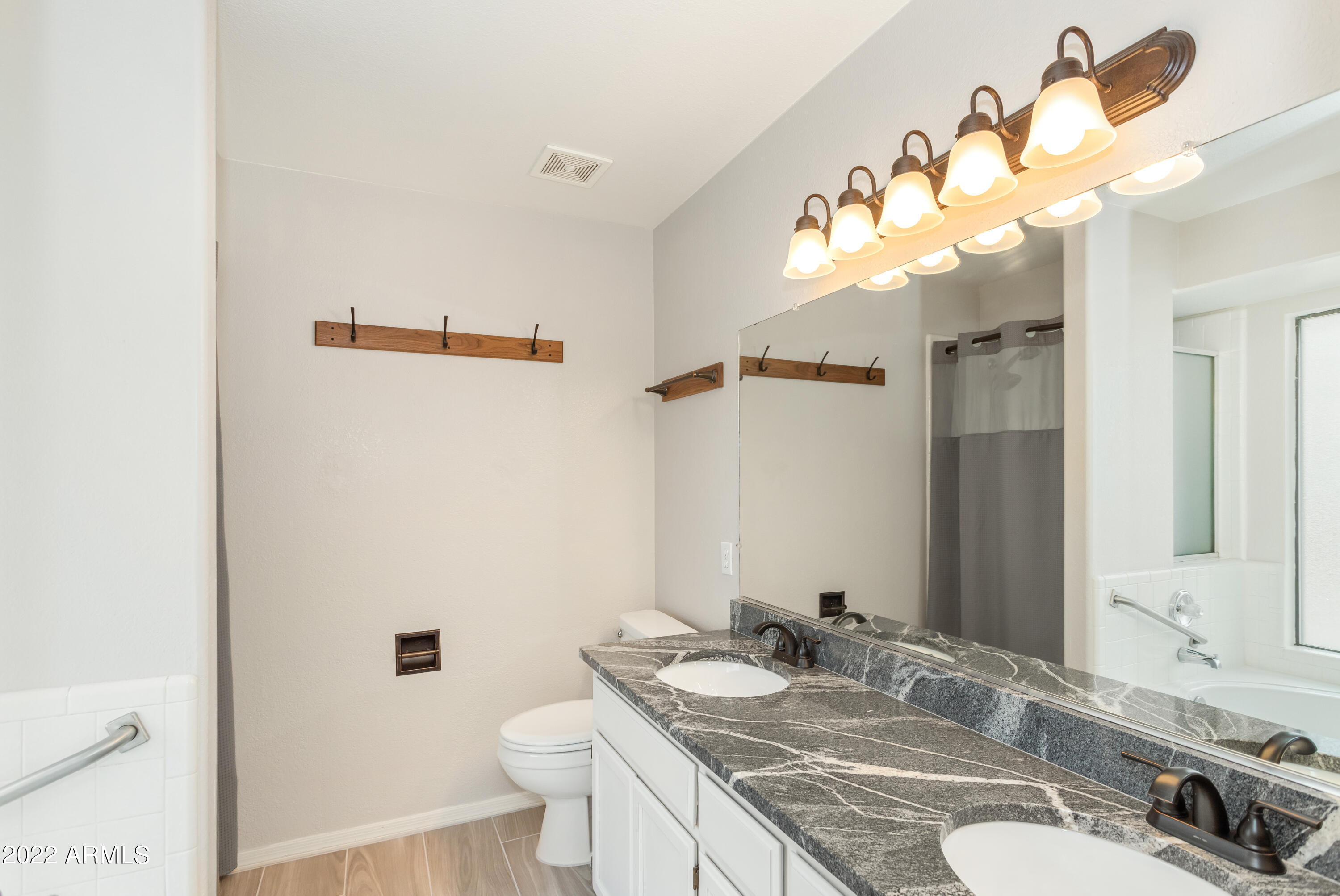 MISSION HILLS ESTATES TR UNIT 115 - Residential