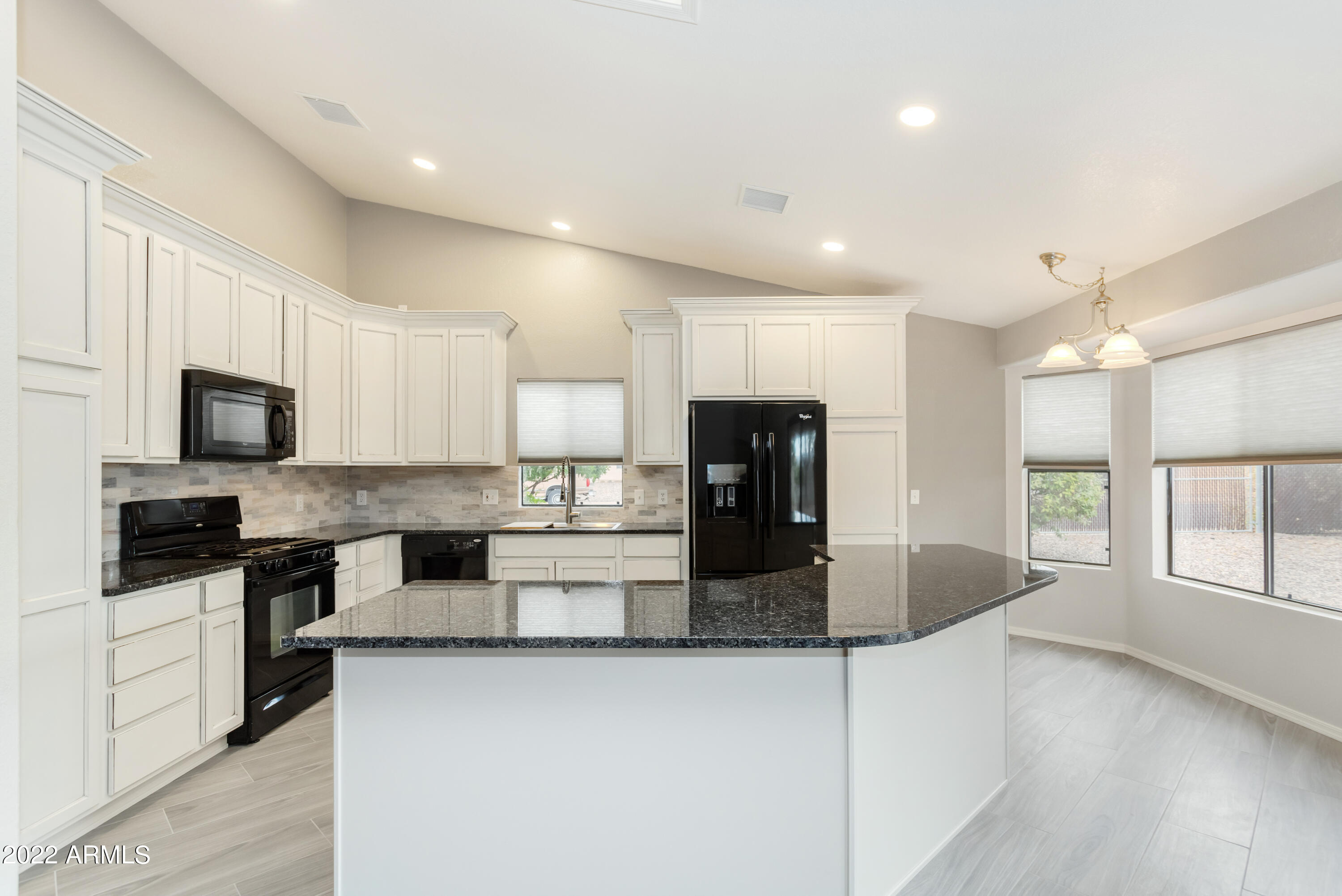 MISSION HILLS ESTATES TR UNIT 115 - Residential