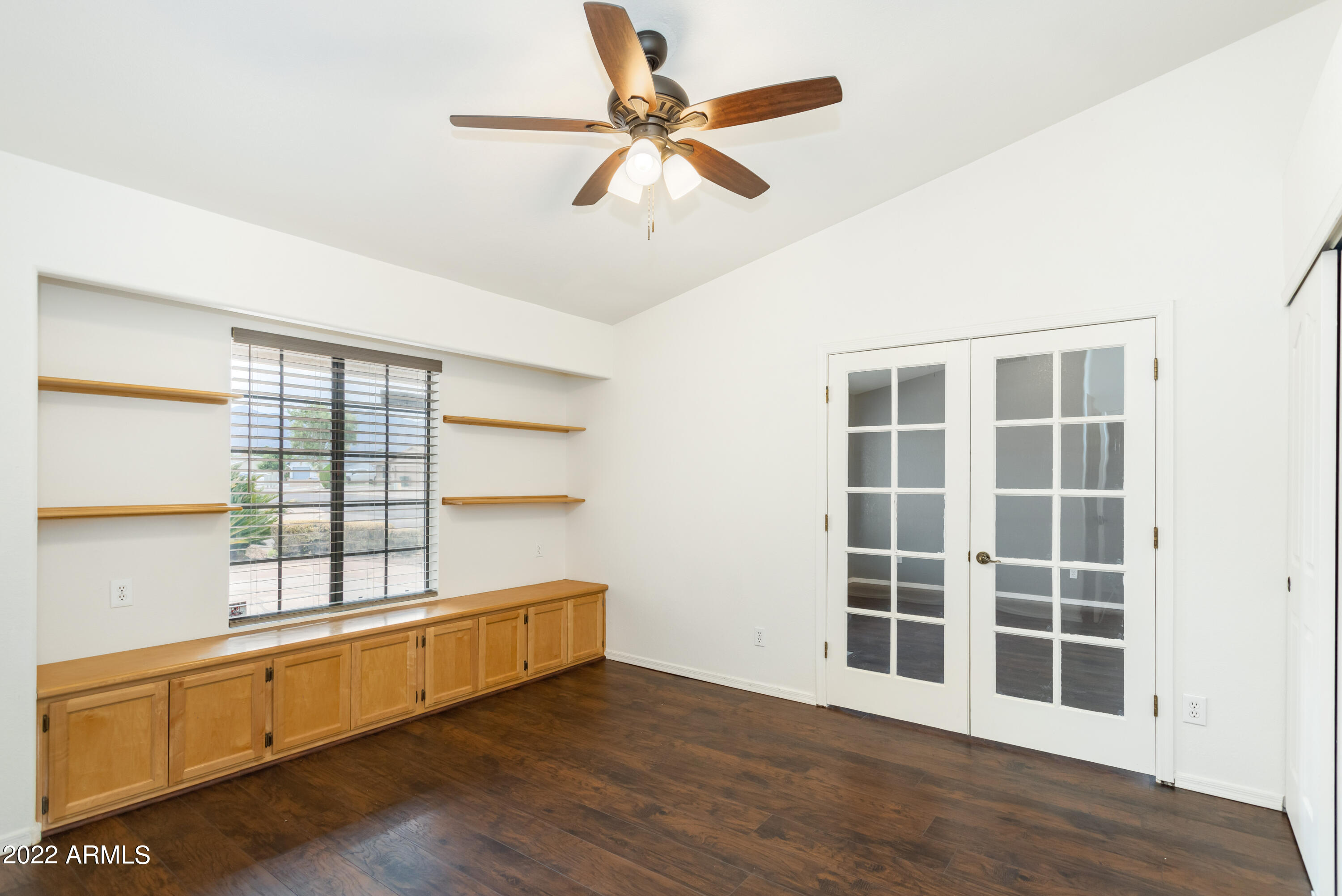 MISSION HILLS ESTATES TR UNIT 115 - Residential