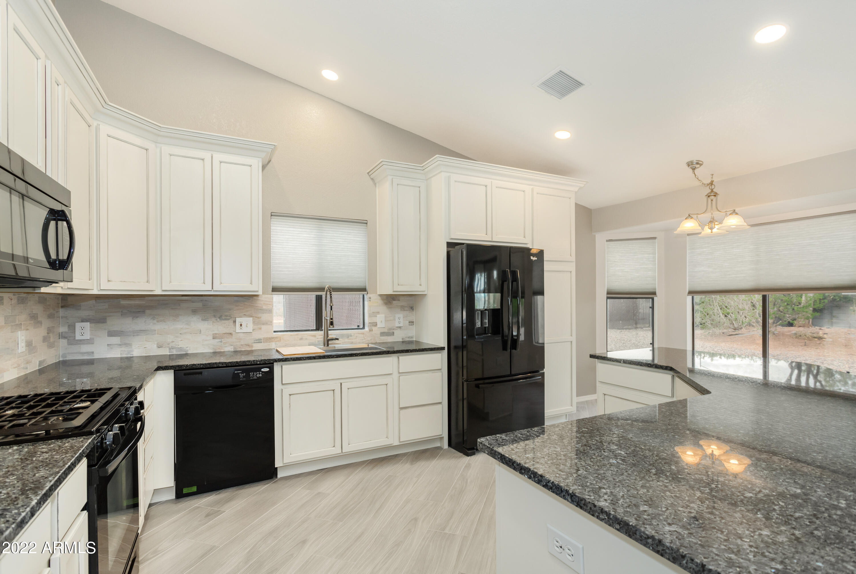 MISSION HILLS ESTATES TR UNIT 115 - Residential
