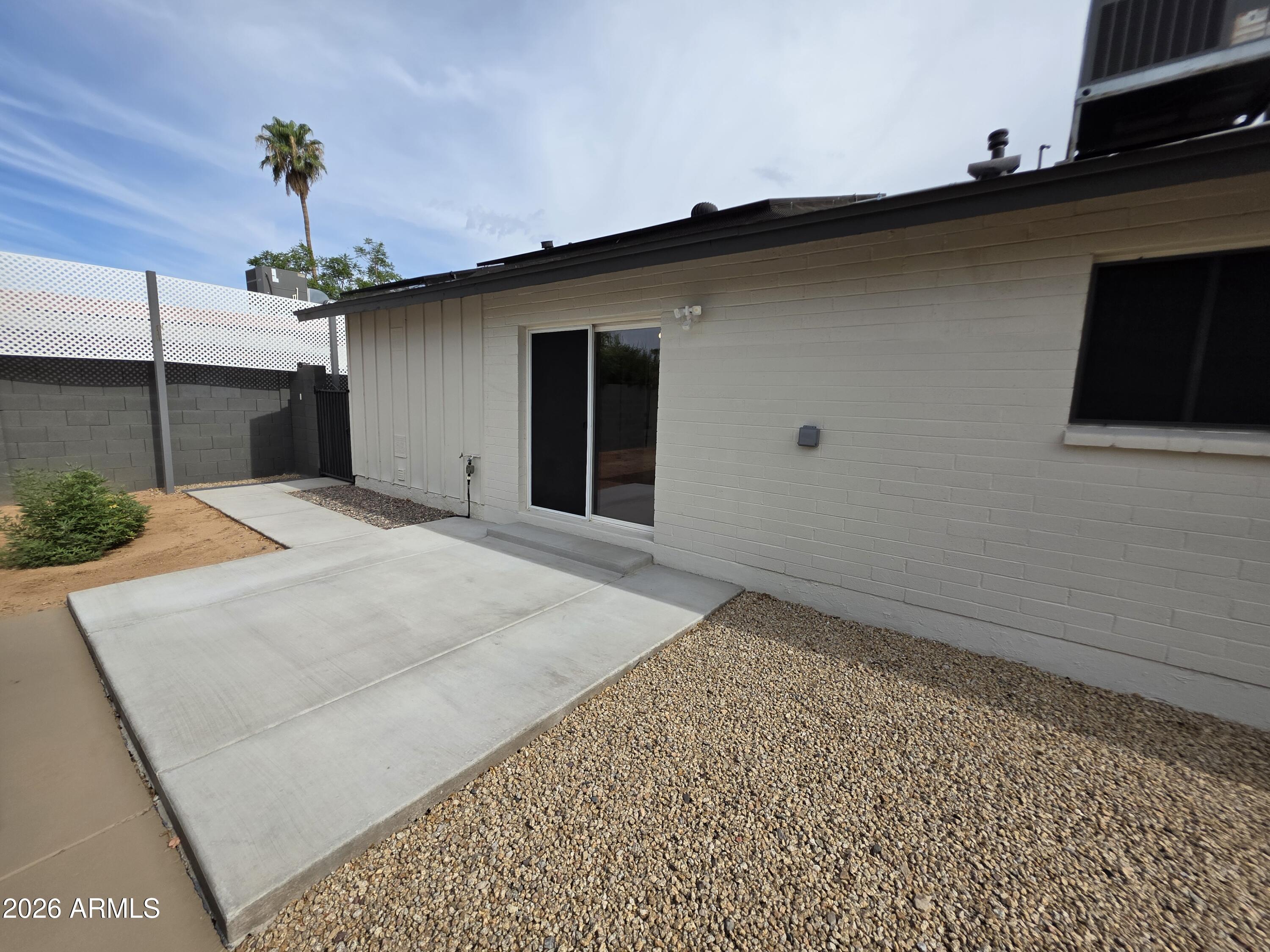 PARADISE VALLEY MANOR 3-B - Residential Lease