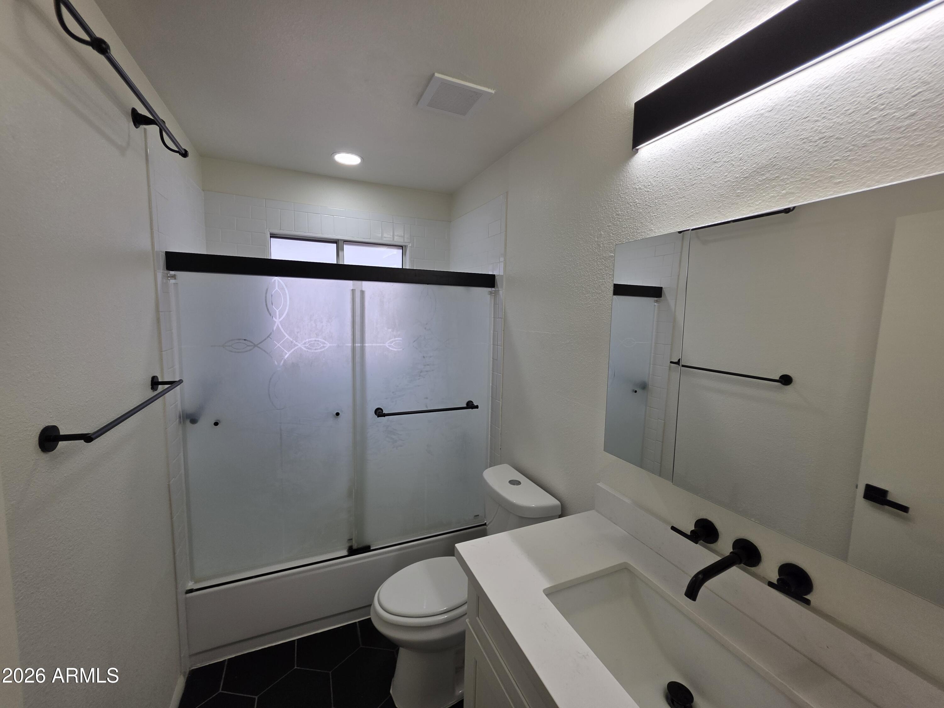 PARADISE VALLEY MANOR 3-B - Residential Lease
