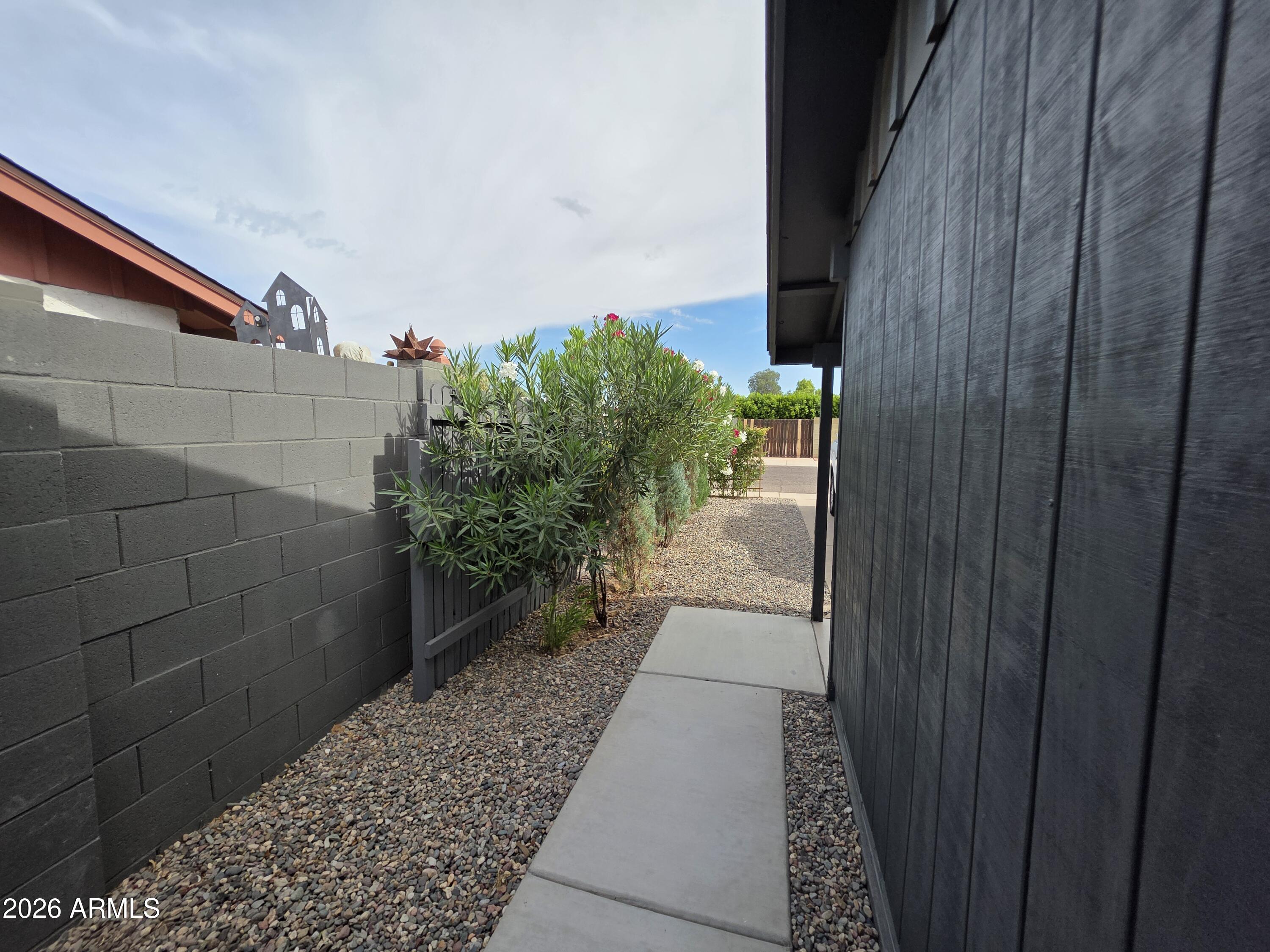 PARADISE VALLEY MANOR 3-B - Residential Lease