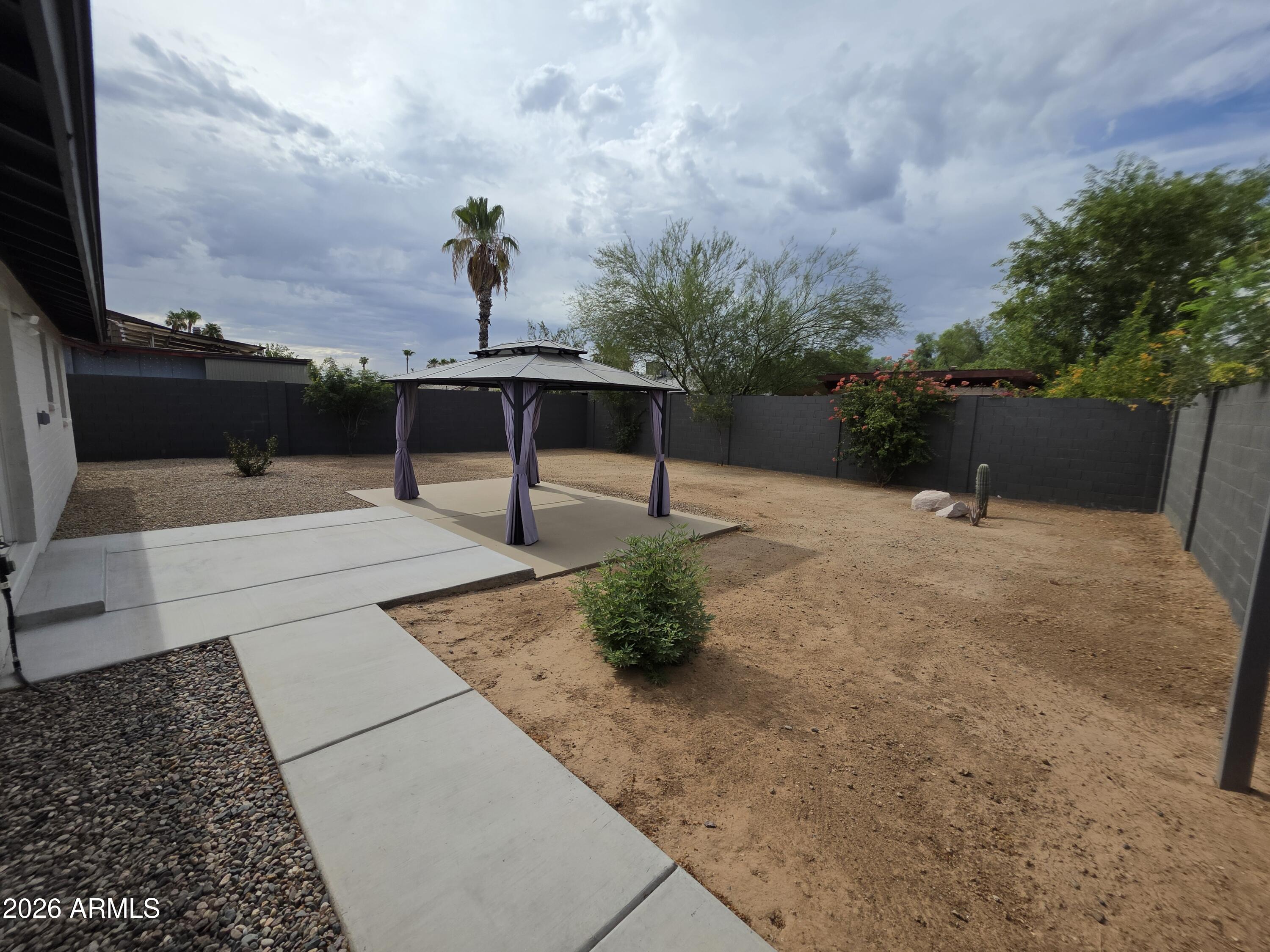 PARADISE VALLEY MANOR 3-B - Residential Lease