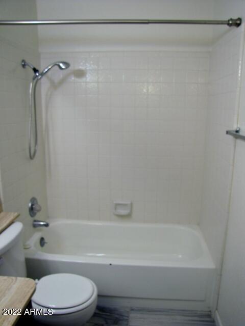QUAIL HOLLOW - Residential Lease