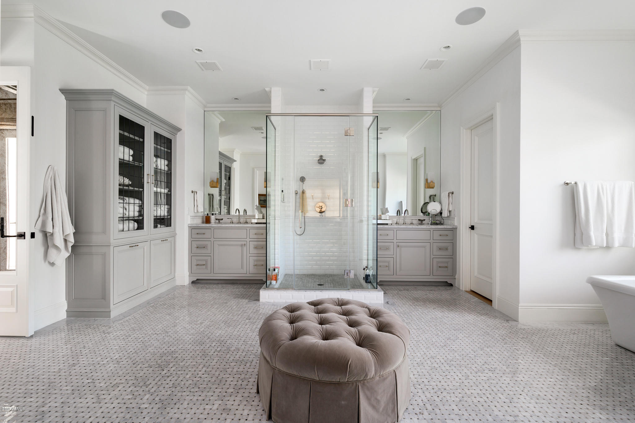 ROYAL PALM CIRCLE - Residential