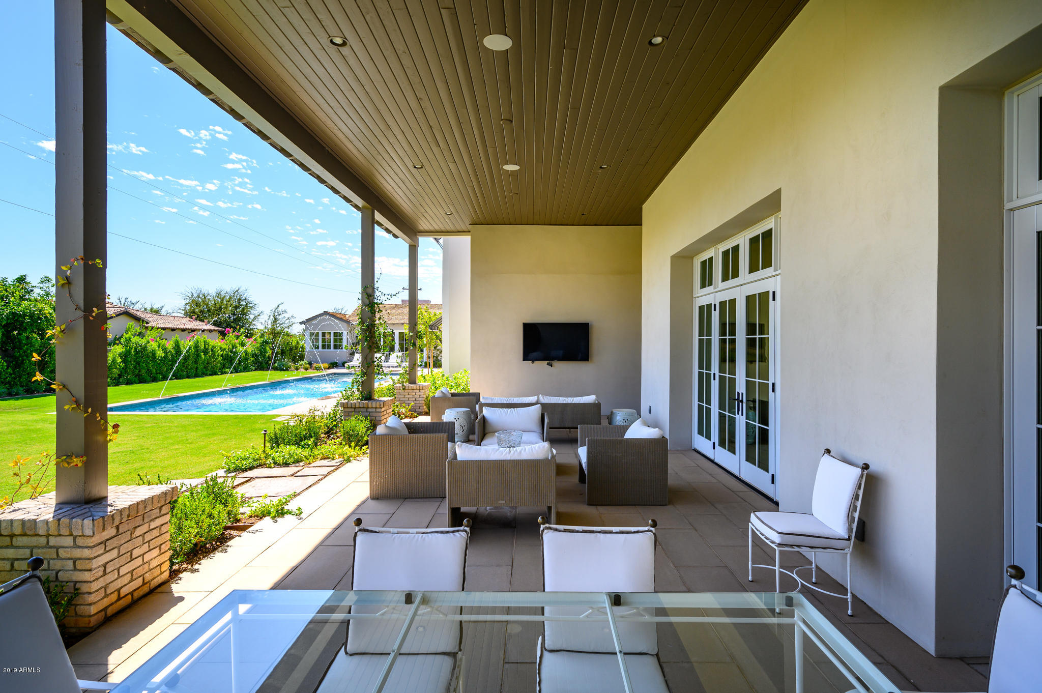 ROYAL PALM CIRCLE - Residential