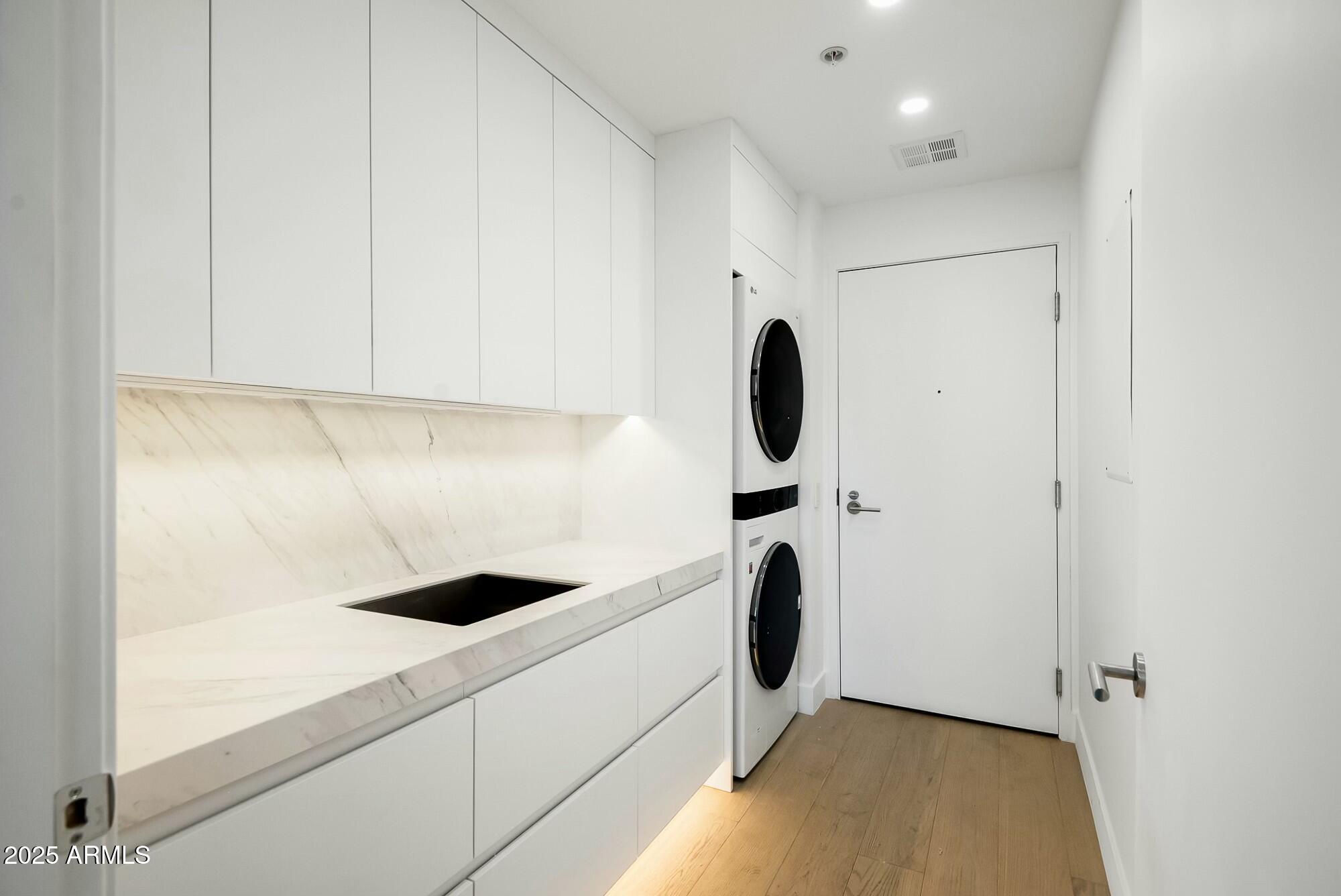 OPTIMA CAMELVIEW VILLAGE - Residential