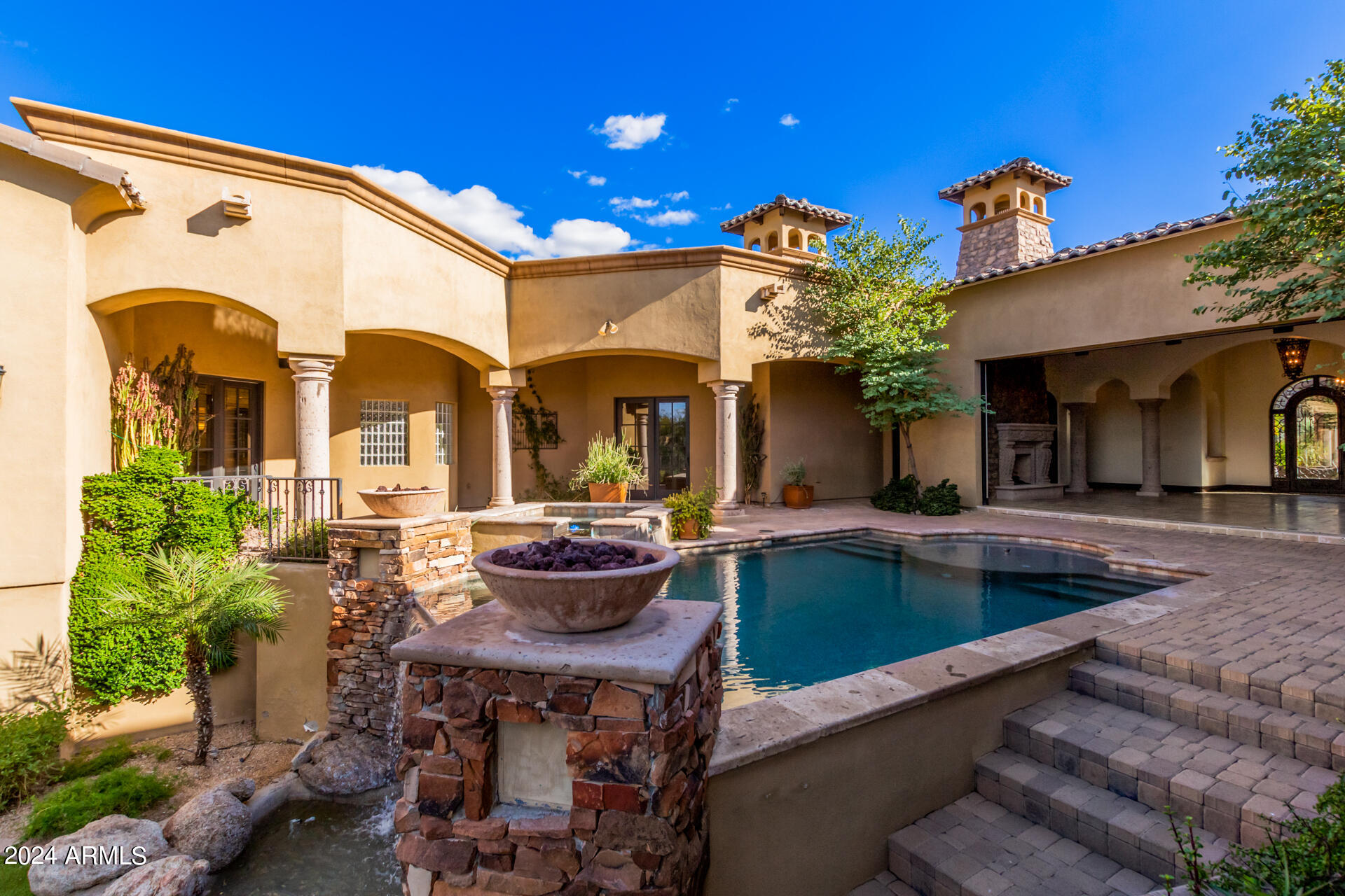 SIERRA HILLS - Residential