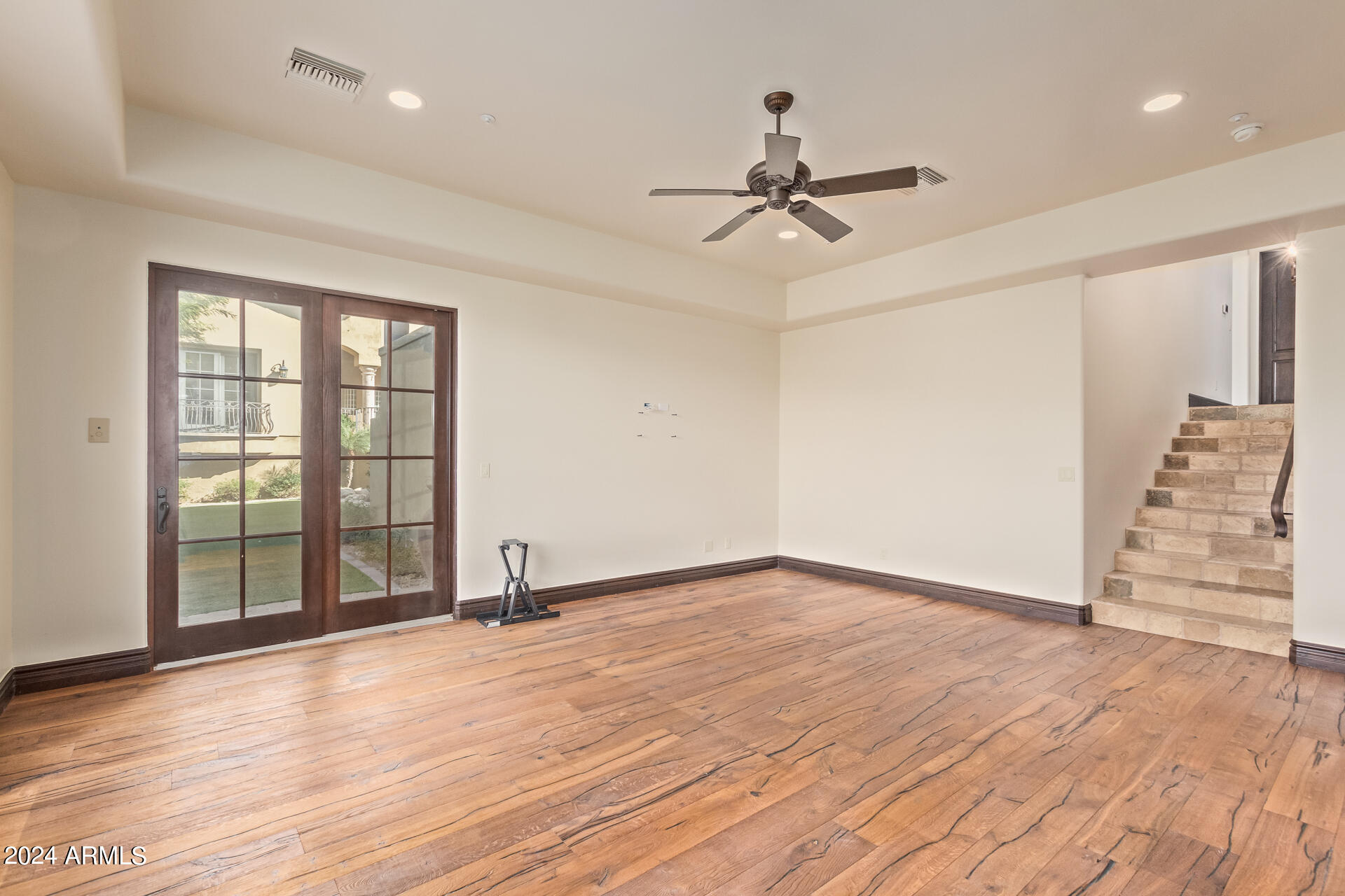 SIERRA HILLS - Residential