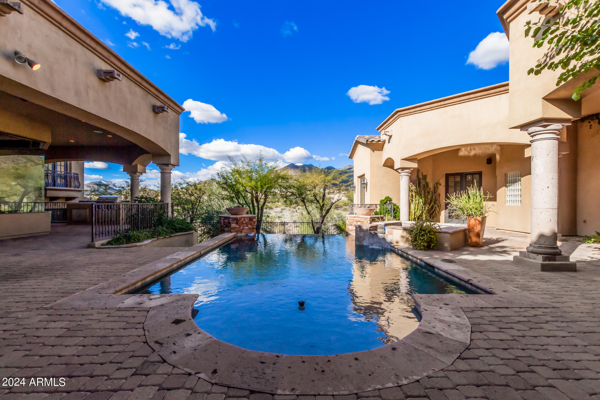 SIERRA HILLS - Residential