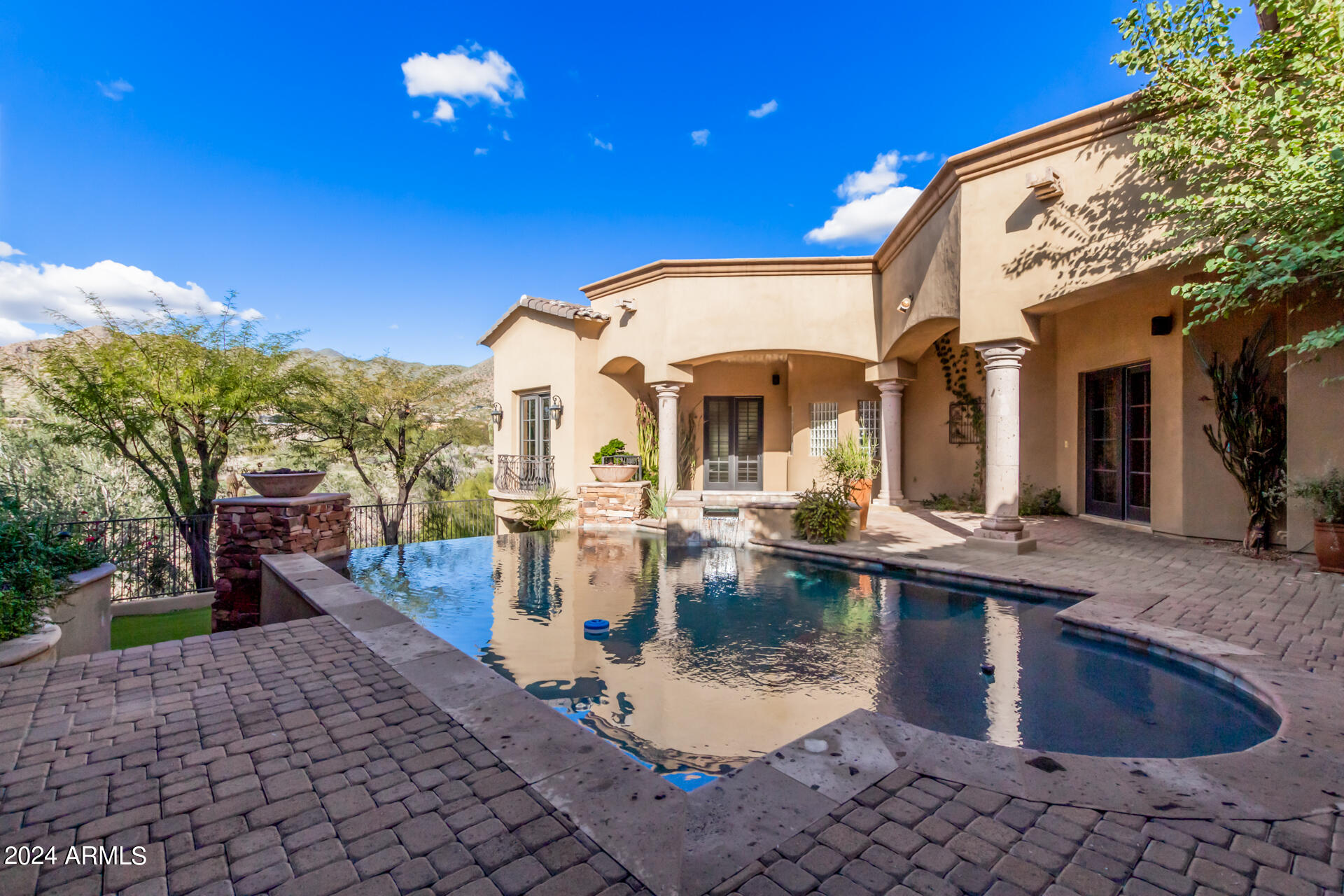 SIERRA HILLS - Residential