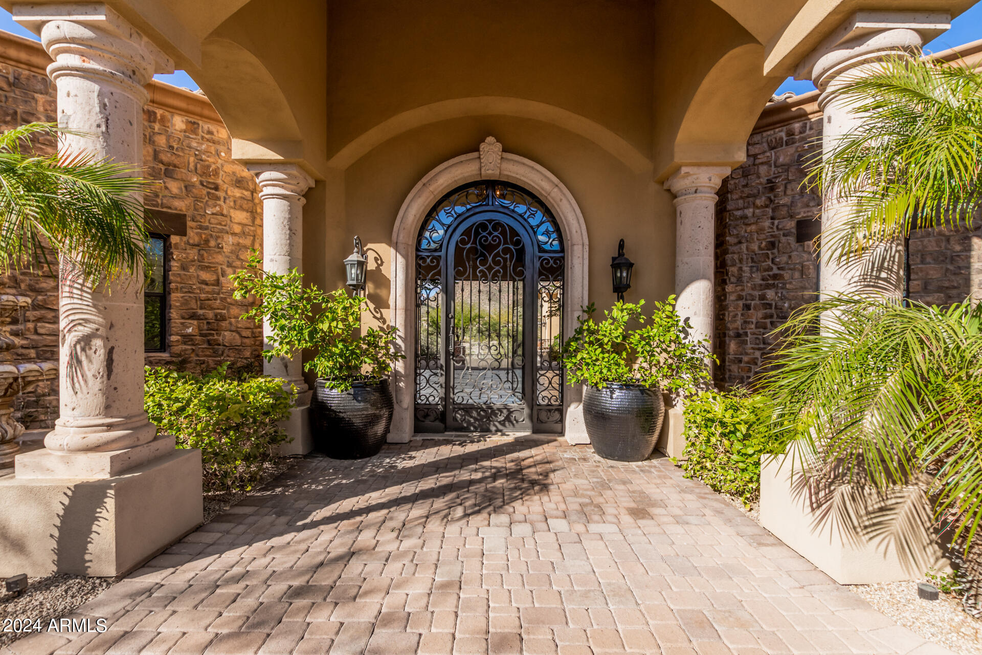 SIERRA HILLS - Residential
